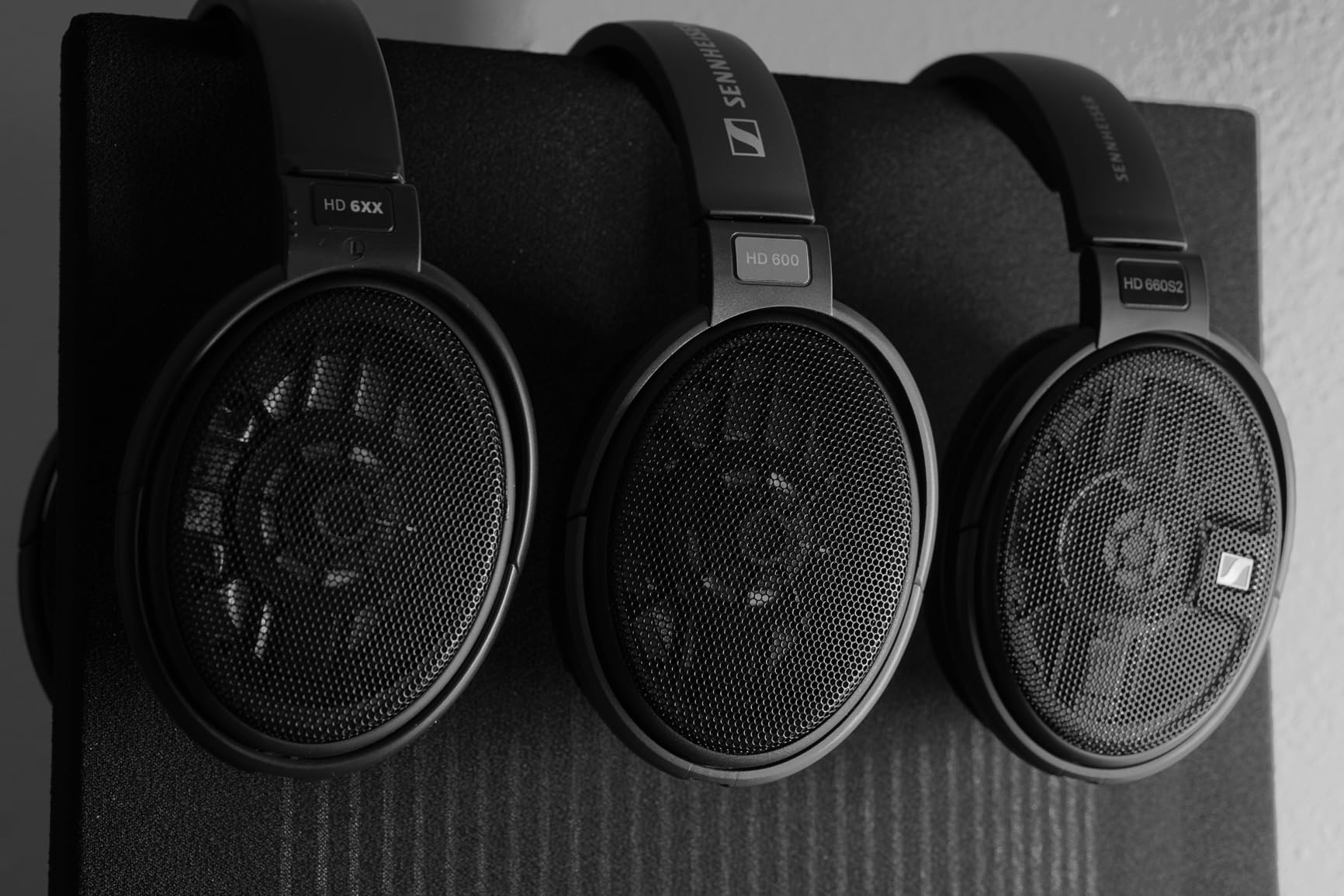 Sennheiser HD600 Headphones | Open-back design with noise isolation and ear cushions for studio monitoring, hi-fi listening and recording customer photo 1