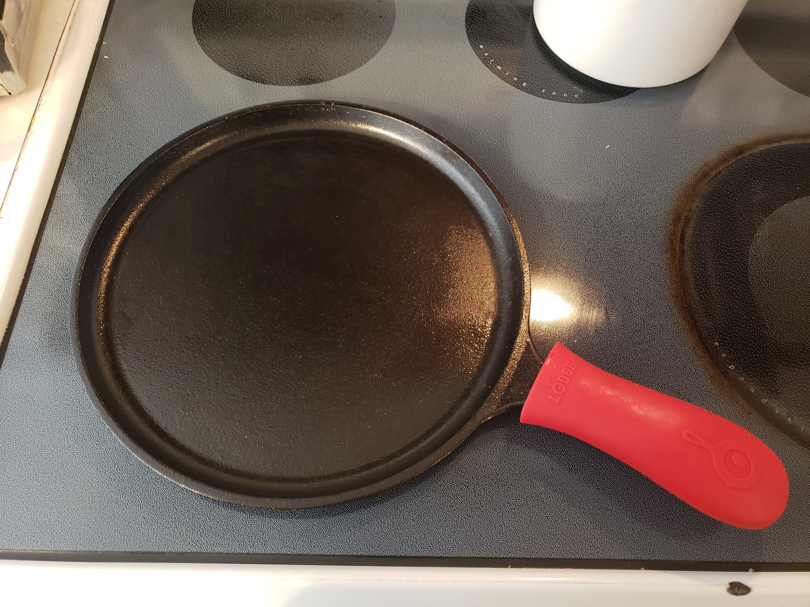 Lodge Round Seasoned Cast Iron Griddle - 10.5 Inches customer photo 1
