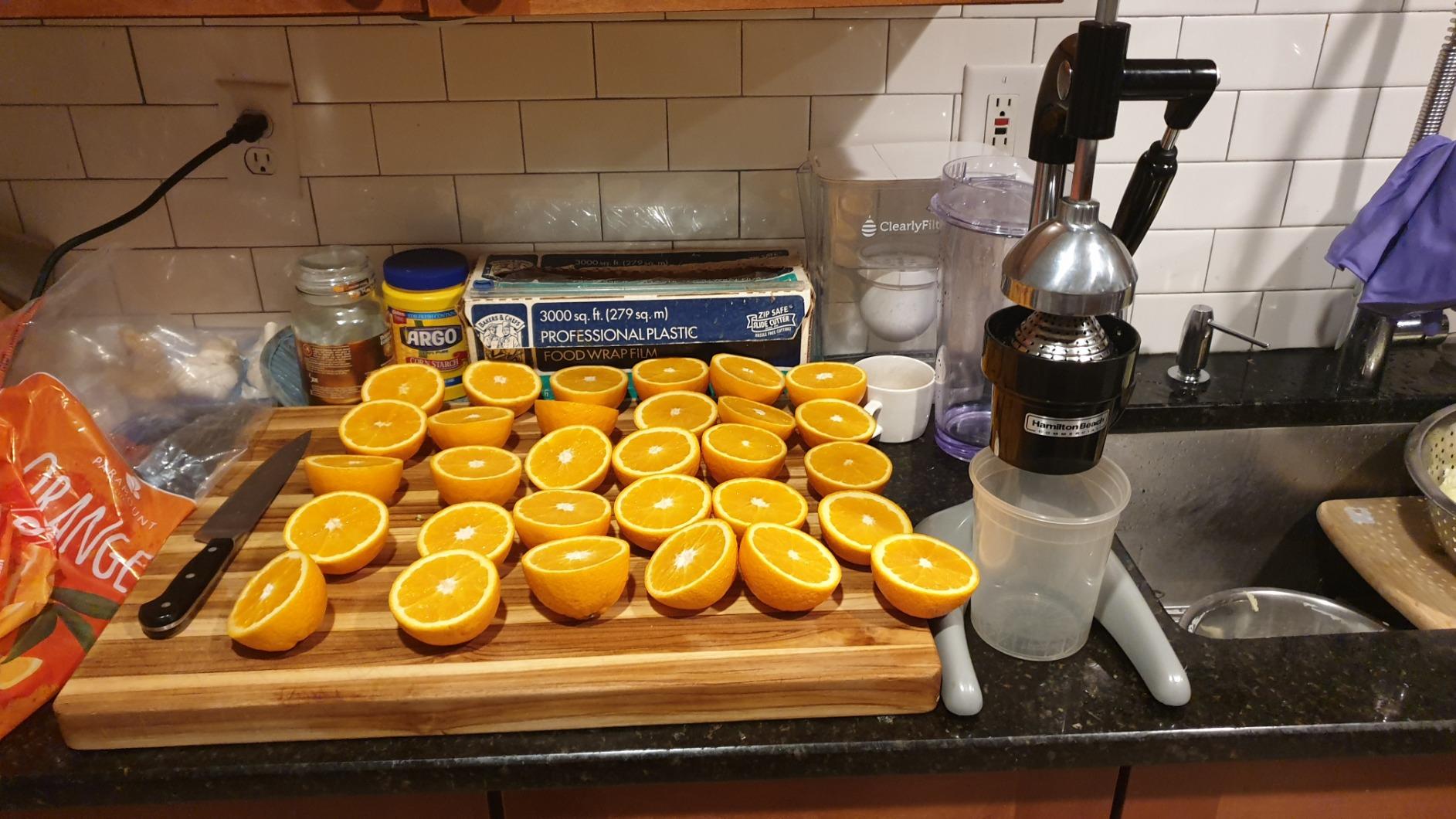 Hamilton Beach Commercial 932 Manual Citrus Juicer, Acid-Resistant Finish, Sure Grip Feet, Juice Lemons, Limes, Oranges, and Grapefruits, NSF Certified customer photo 1