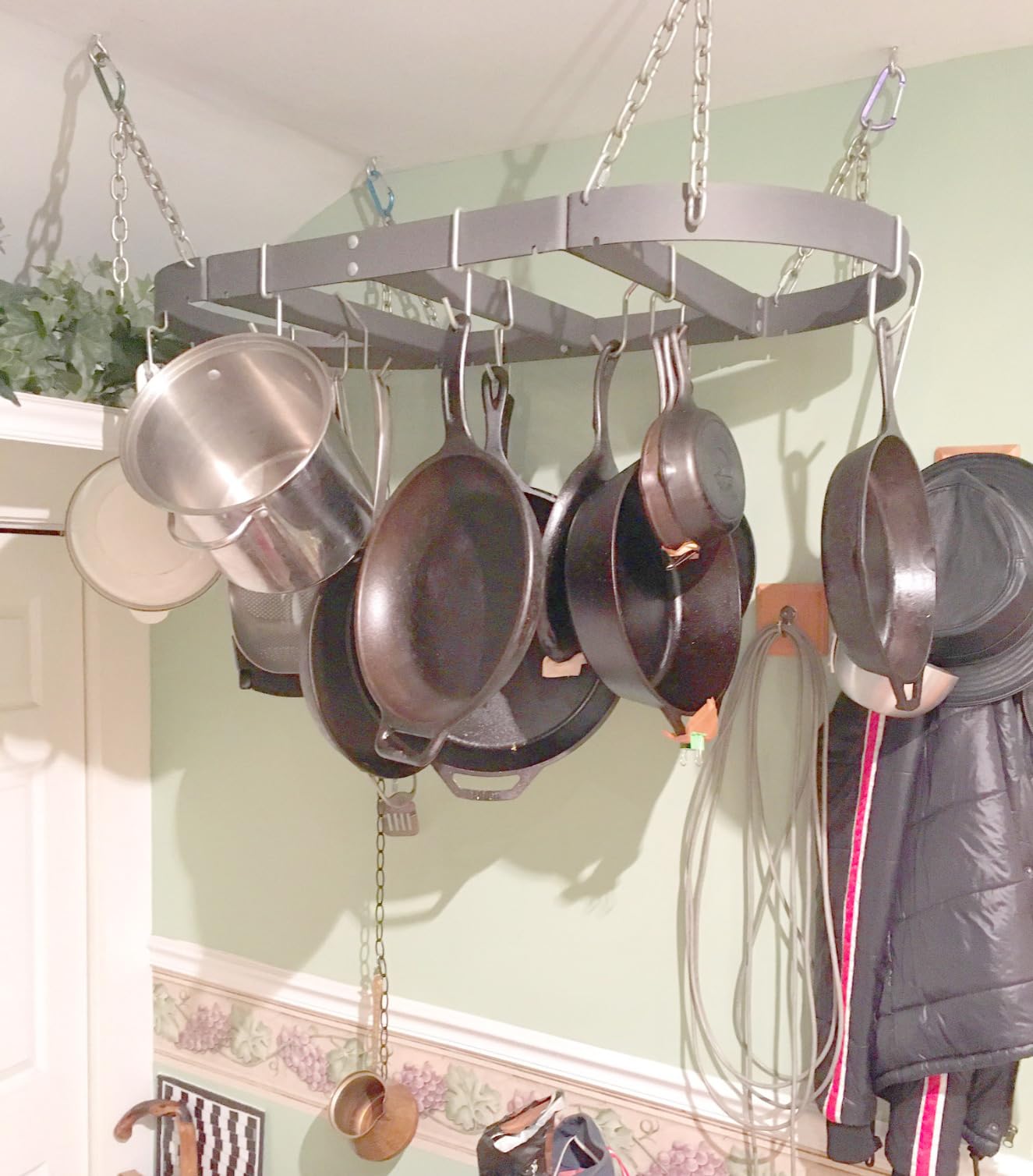 Lodge 5 Quart Pre-Seasoned Cast Iron Deep Skillet with Lid - Signature Teardrop Handle & Assist Handle - Use in the Oven, on the Stove or Grill, or Over a Campfire - Use to Sear, Sauté, Bake, Broil, Braise, Fry, or Grill - Black customer photo 2