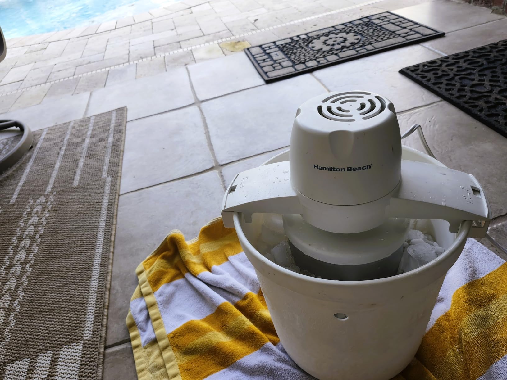 Hamilton Beach Electric Automatic Ice Cream Maker & Frozen Yogurt Machine, Makes Custard, Sorbet, Gelato and Sherbet, 4 Quart, White (68330N) customer photo 1