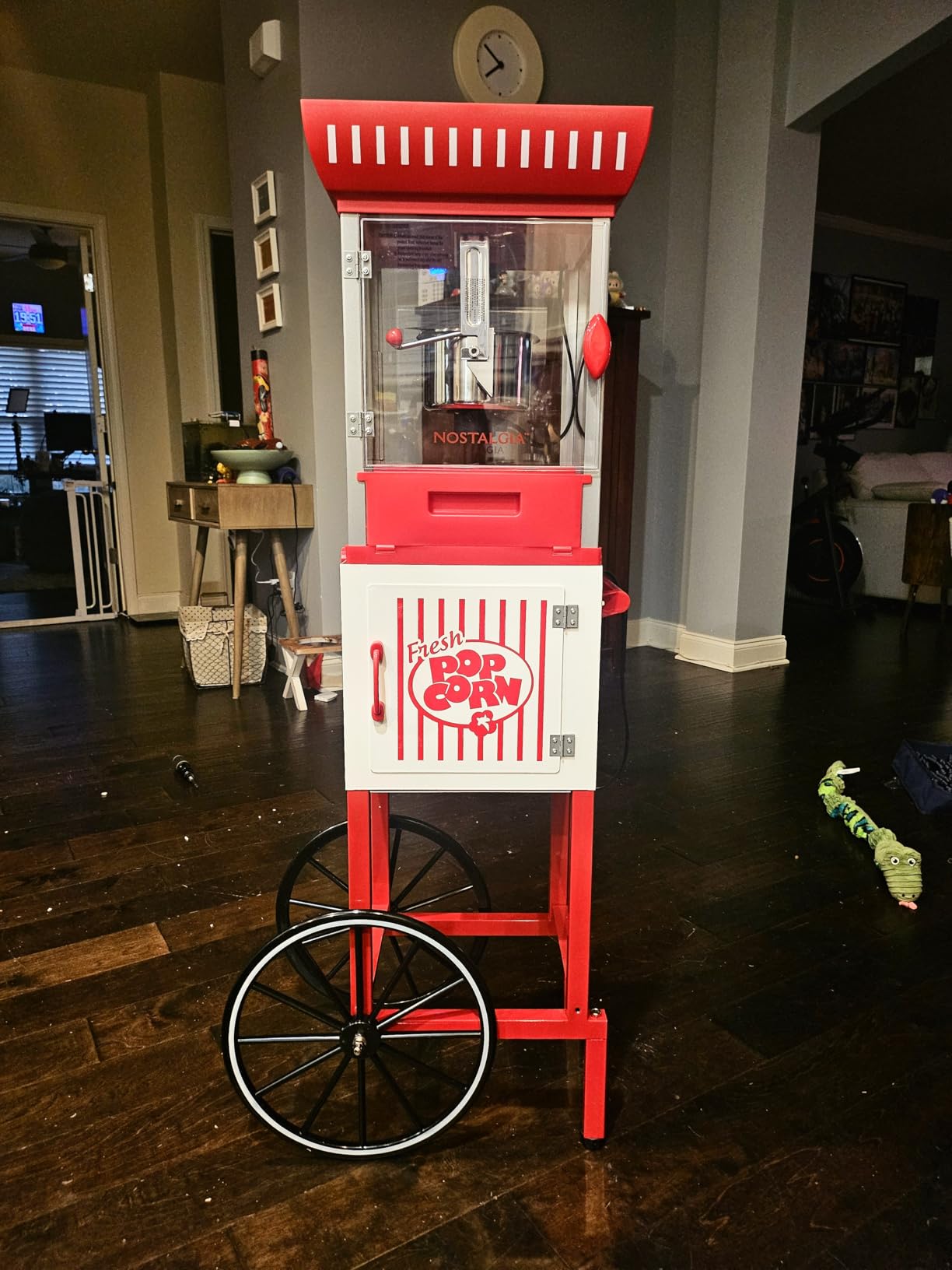 Nostalgia Popcorn Maker Machine - Professional Cart With 8 Oz Kettle Makes Up to 32 Cups - Vintage Popcorn Machine Movie Theater Style - Red customer photo 2