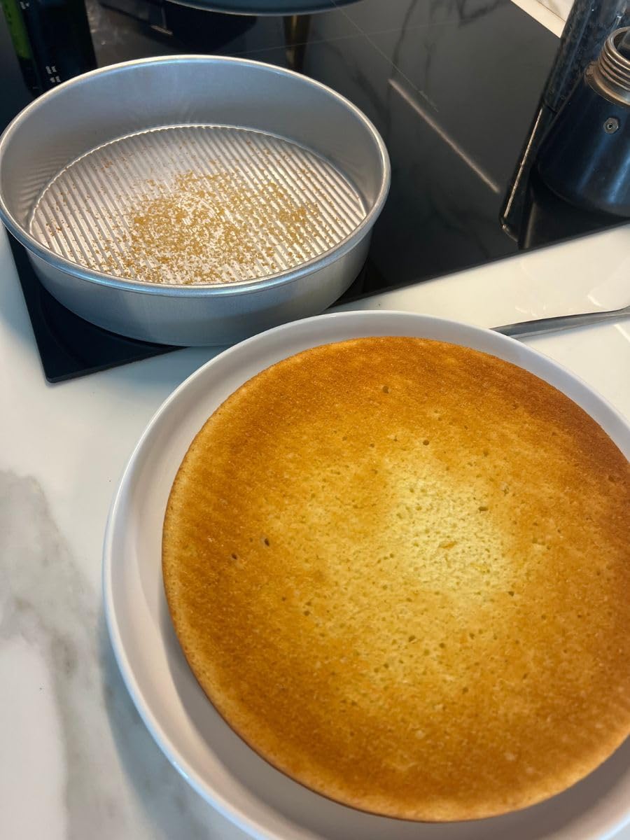 USA Pan Bakeware Round Cake Pan, 9 inch, Nonstick & Quick Release Coating, Aluminized Steel customer photo 1