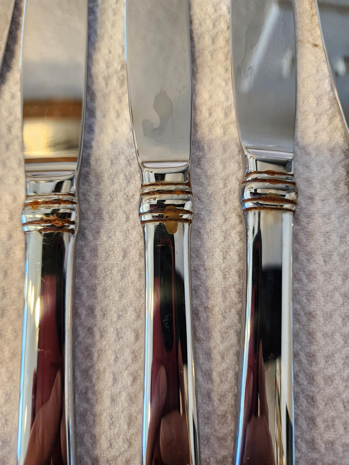 Mikasa Harmony 65-Piece 18/10 Stainless Steel Flatware Set, Service for 12, Polished Silverware with Serving Utensils, Dishwasher Safe customer photo 2