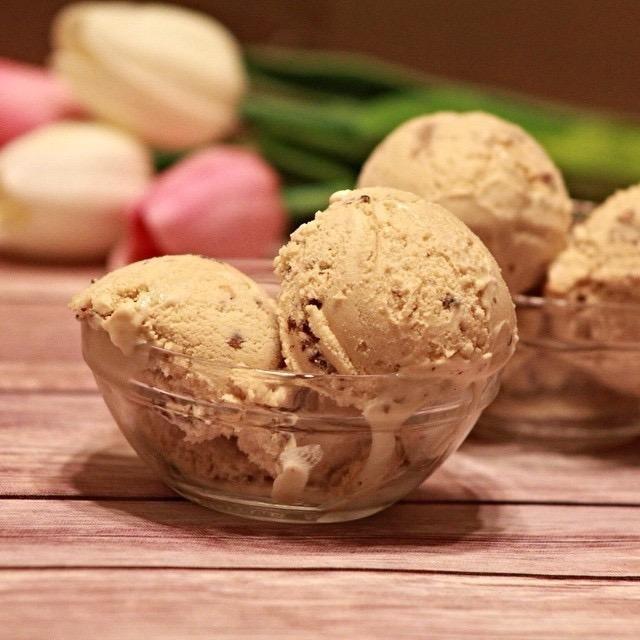 Cuisinart Ice Cream Maker 1.5 Quart Double Insulated Sorbet and Frozen Yogurt Maker Ready in 20 Minutes ICE-21P1 White customer photo 1