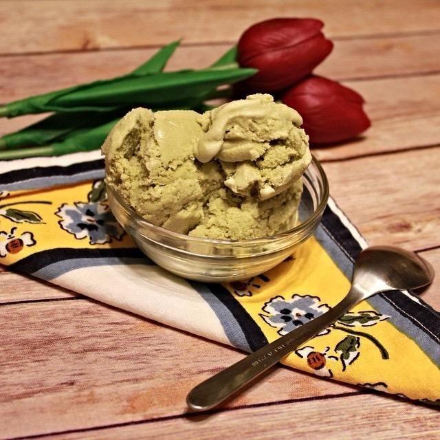 Cuisinart Ice Cream Maker 1.5 Quart Double Insulated Sorbet and Frozen Yogurt Maker Ready in 20 Minutes ICE-21P1 White customer photo 2