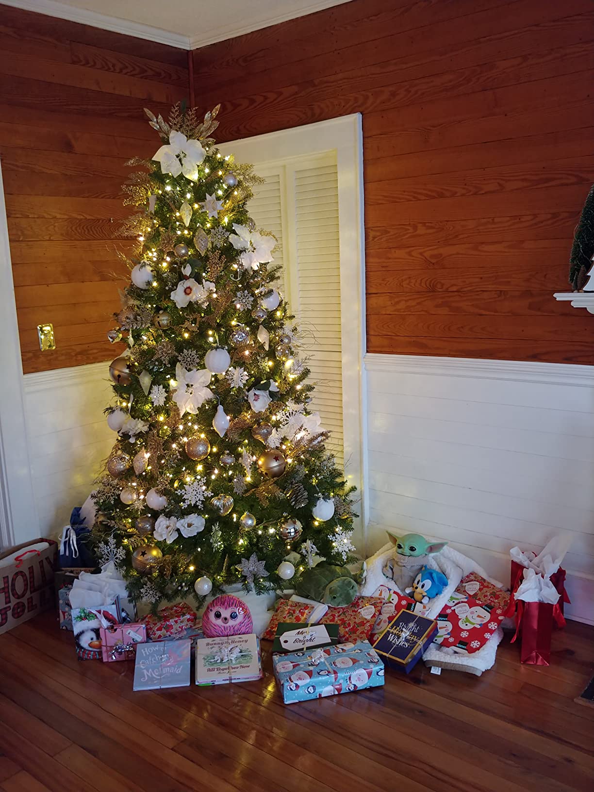 6.5 ft Unlit Dunhill Fir Full Artificial Christmas Tree, 1,838 Tips, Includes Stand, Green customer photo 2