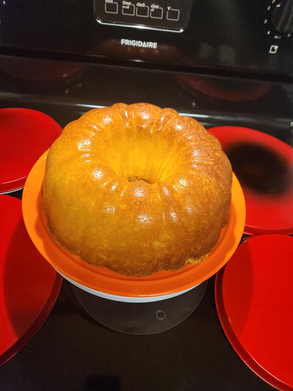 Wilton Gold Non-Stick 9.49 in Fluted Tube Cake Pan, Cold-Rolled Steel Bakeware, Made without PFAS customer photo 1