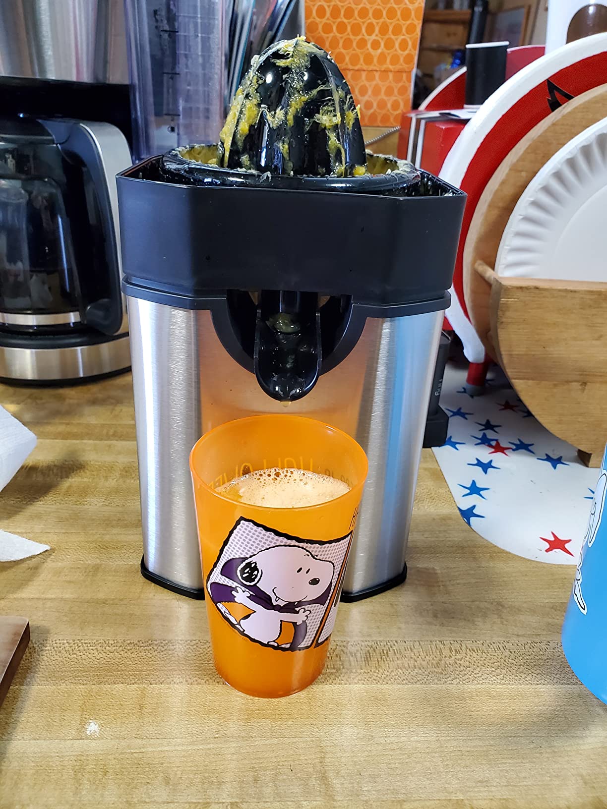 Cuisinart Pulp Control Citrus Juicer, Orange Juicer Squeezer and Lemon Squeezer with 3 Pulp Control Settings, Accommodates Small Limes and Large Grapefruits, CCJ-500P1, Black/Stainless Steel customer photo 2