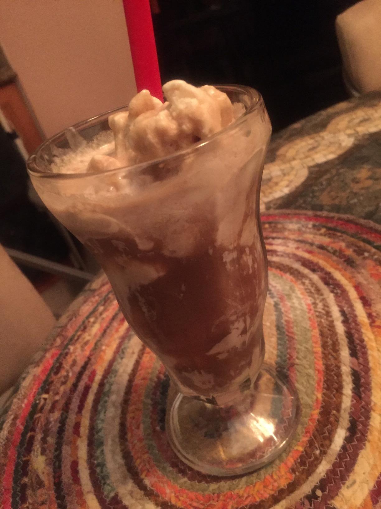 Cuisinart 1.5-Quart Ice Cream Maker and Gelato Machine, Makes Frozen Yogurt and Sorbet, Fully Automatic with Commercial-Quality Compressor and 2 Churning Paddles, ICE-100, Black/Stainless customer photo 1