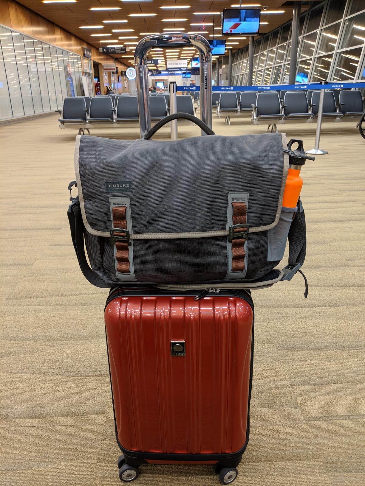 DELSEY PARIS Helium Aero Hardside Expandable Luggage with Spinner Wheels, Blue Cobalt, Checked-Medium 24 Inch customer photo 1