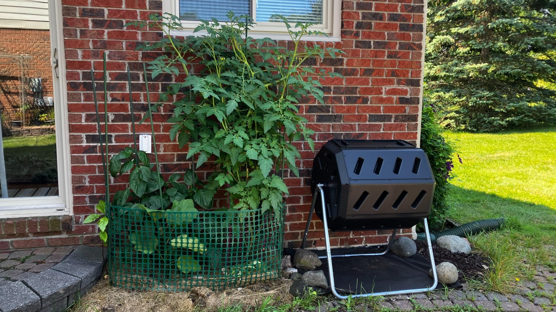 FCMP Outdoor IM4000 Dual Chamber Tumbling Composter Canadian-Made, 100% Recycled Resin - Outdoor Rotating Compost Tumbler Bin for Garden, Kitchen, and Yard Waste, Black (37 Gallon) customer photo 1