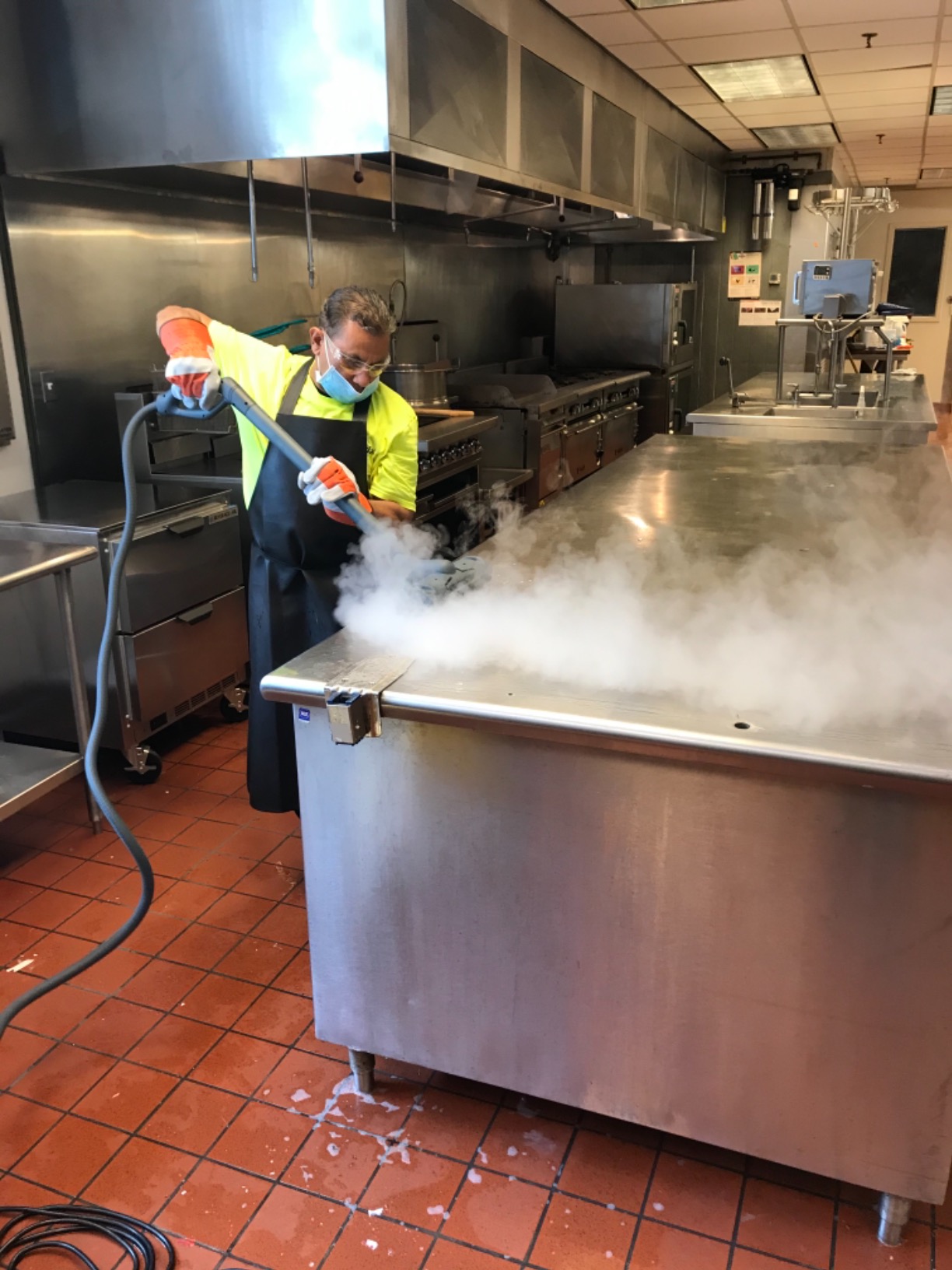 Vapamore MR-1000 Forza Commercial Steam Cleaner. Electronic Solenoid for Dry Steam Control, Stainless Steel 1900w Boiler, 3 Gallon Water Capacity, Multipurpose, Chemical Free, 50 Professional Tools customer photo 1