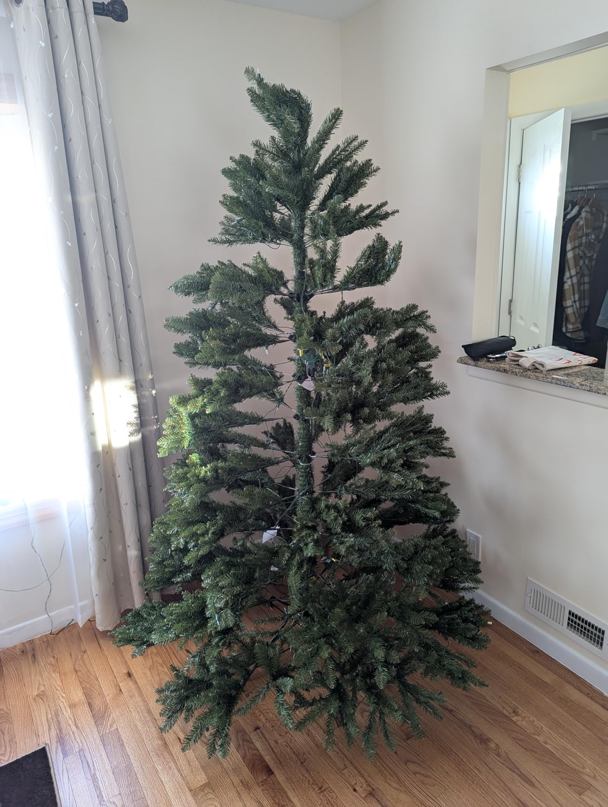 7 ft Pre-Lit Dunhill Fir Full Artificial Christmas Tree, 700 Clear Lights, 2,144 Tips, Includes Stand, Green customer photo 2