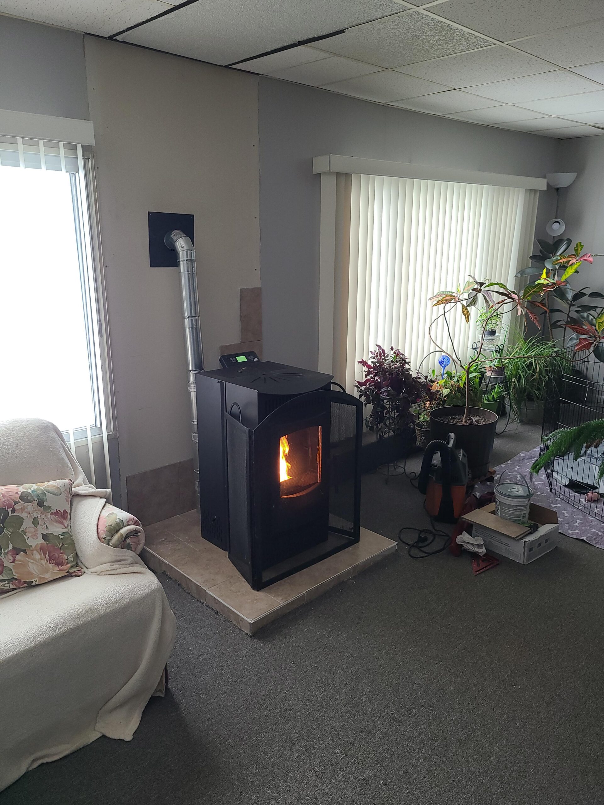Castle Wood Pellet Stove Serenity 12327 Indoor Heating Temperature Control, Free Standing with Flame Window and Smart Controler, 18- ¼