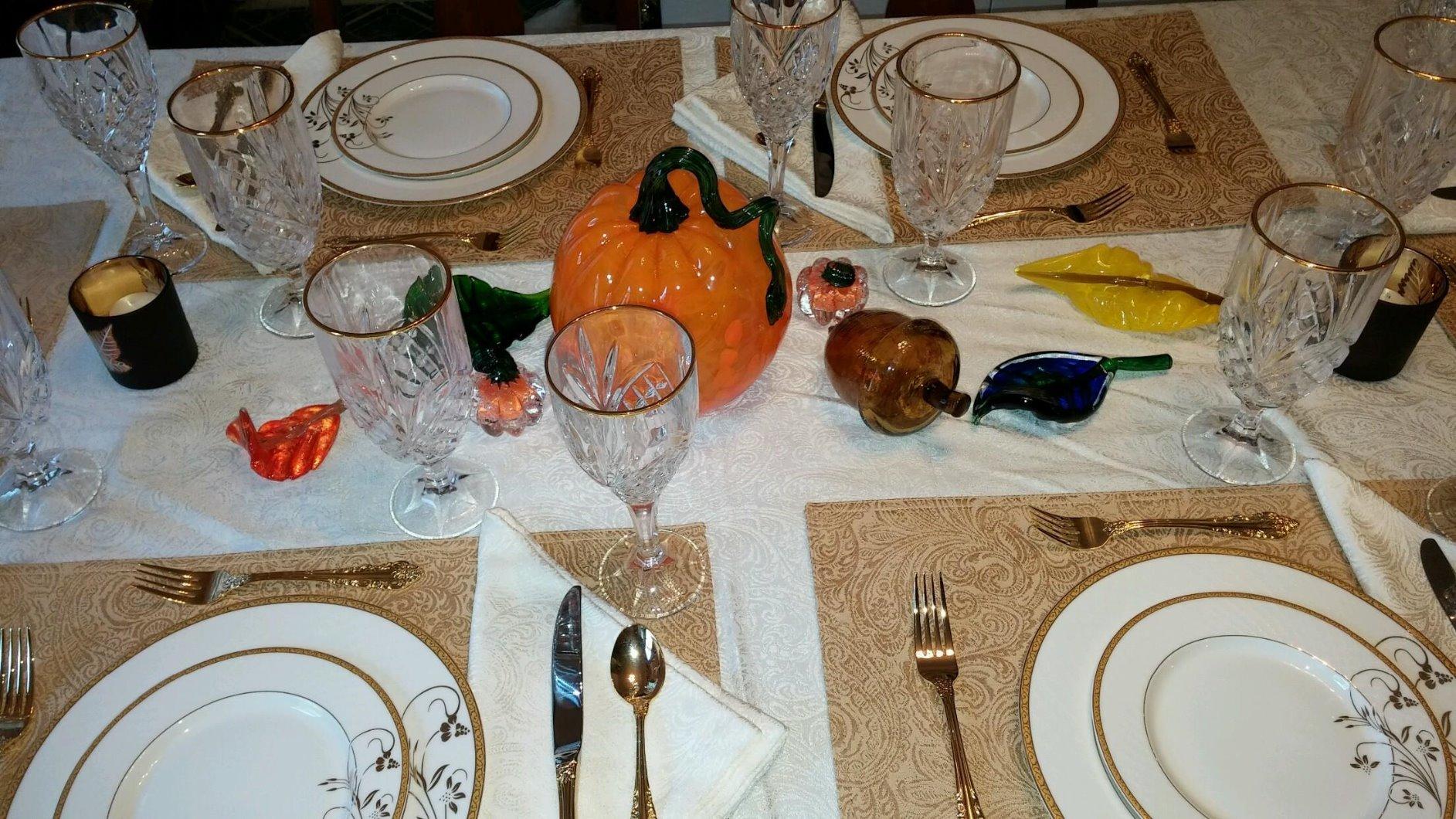 Lorren Home Trends La Luna Bone China 57-Piece 24K Gold Floral Design Dinnerware Set, Service for 8 customer photo 2