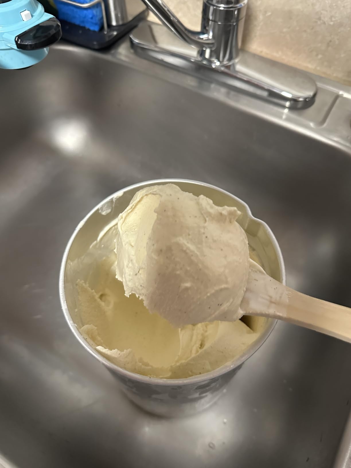 Nostalgia Electric Ice Cream Maker - Old Fashioned Soft Serve Ice Cream Machine Makes Frozen Yogurt or Gelato in Minutes - Fun Kitchen Appliance - Vintage Wooden Style - Dark Wood - 6 Quart customer photo 2