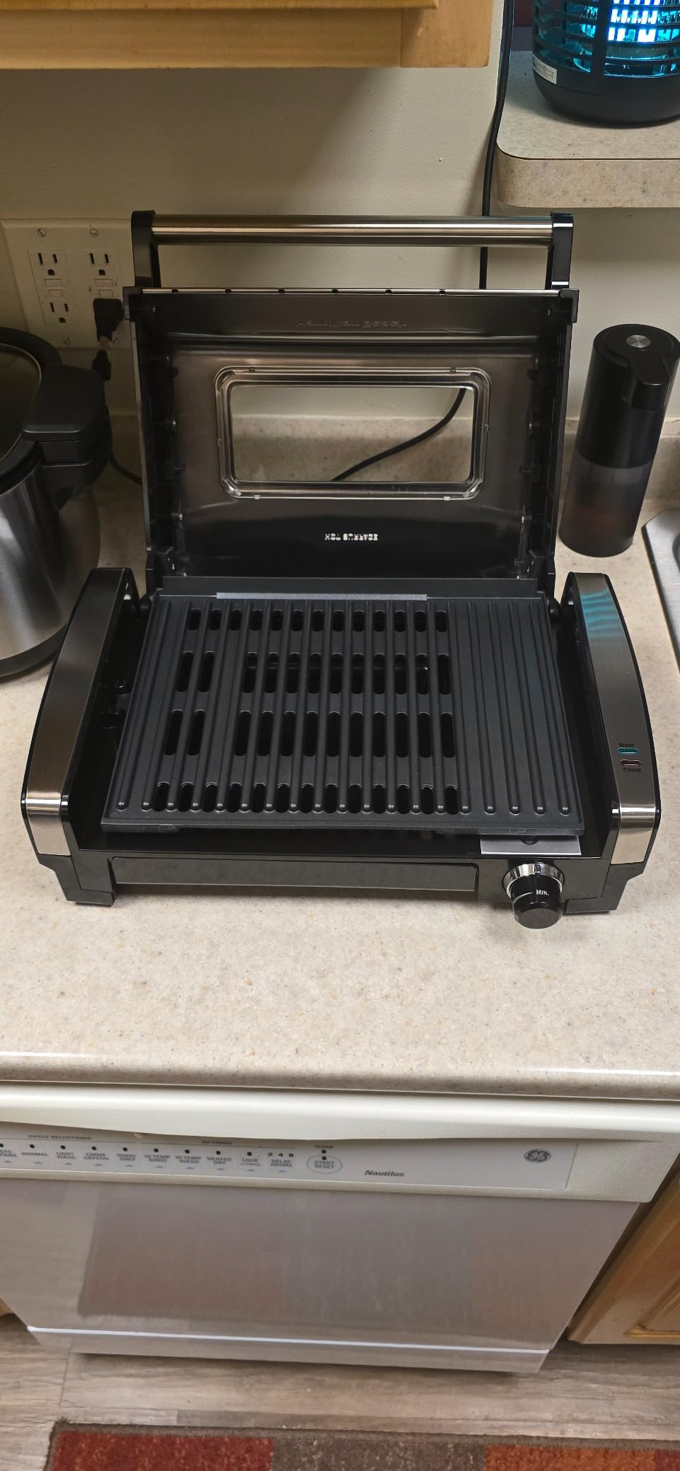 Hamilton Beach Electric Indoor Searing Grill with Viewing Window & Adjustable Temperature Control to 450F, 118 sq. in. Surface Serves 6, PFAS-Free Removable Nonstick Grate, Stainless Steel customer photo 1