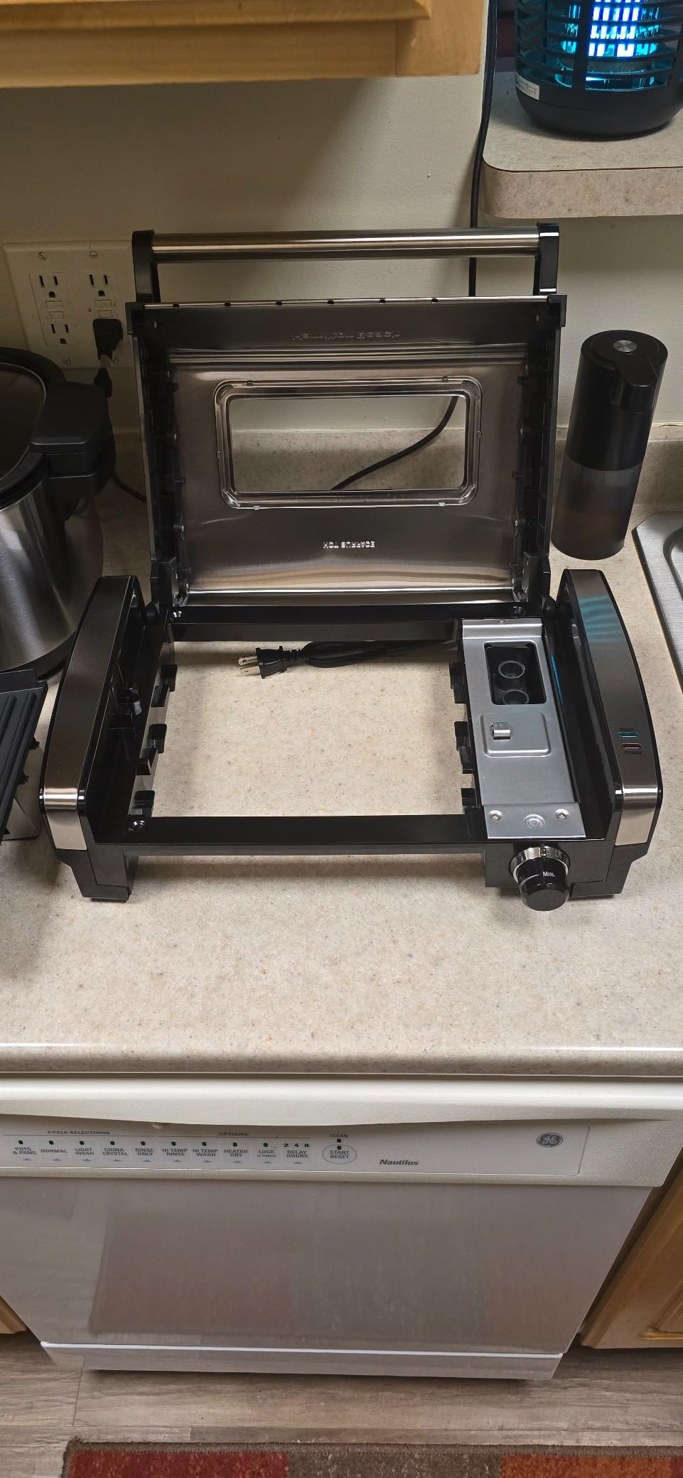 Hamilton Beach Electric Indoor Searing Grill with Viewing Window & Adjustable Temperature Control to 450F, 118 sq. in. Surface Serves 6, PFAS-Free Removable Nonstick Grate, Stainless Steel customer photo 2