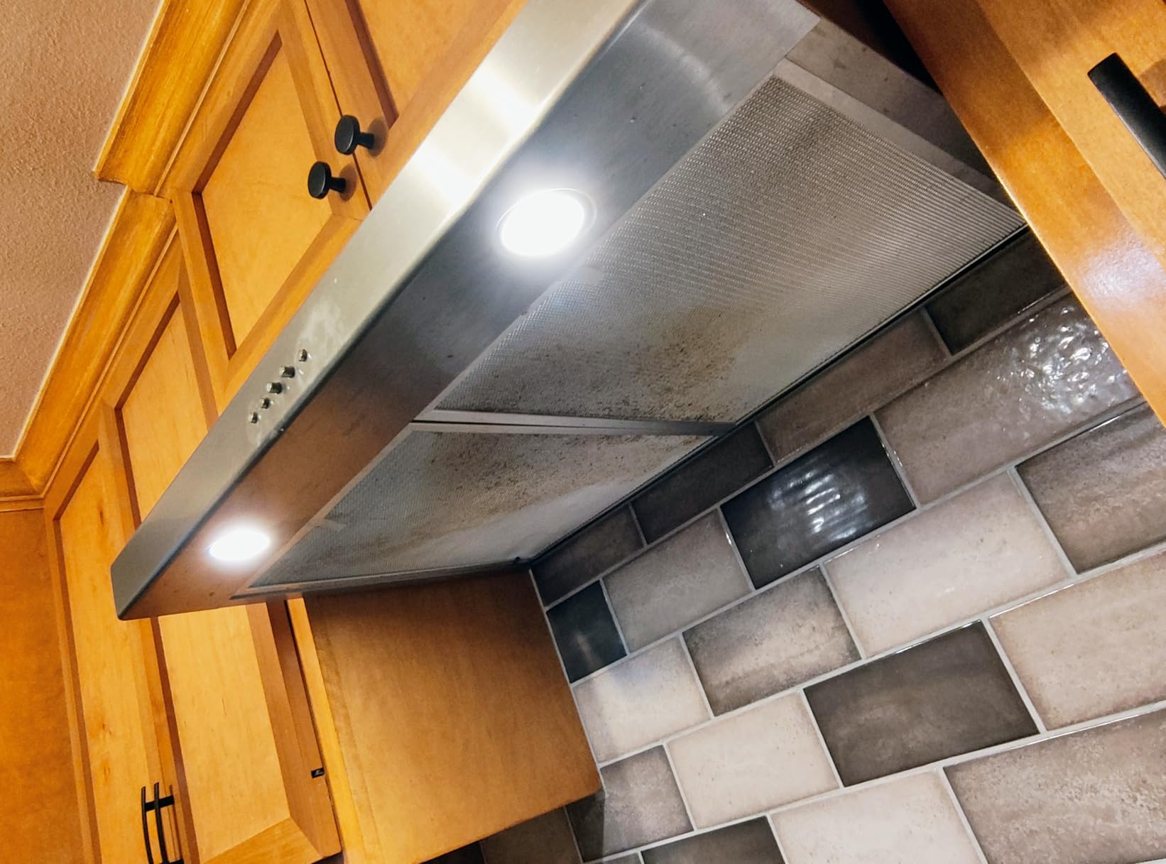 Broan-NuTone BCSQ130SS Three-Speed Glacier Under-Cabinet Range Hood with LED Lights ADA Capable, 1.5 Sones, 375 Max Blower CFM, 30-Inch, Stainless Steel customer photo 1