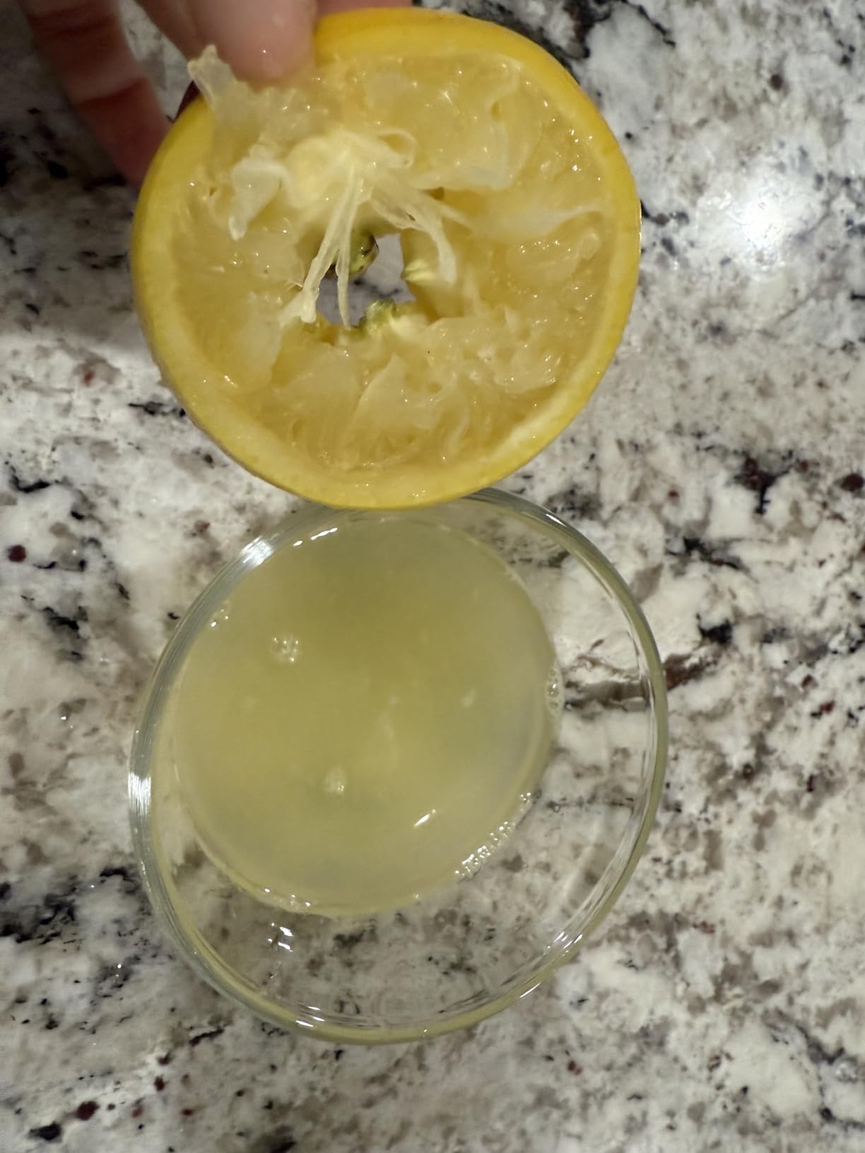 Zulay Kitchen Metal 2-in-1 Lemon Squeezer - Sturdy Max Extraction Hand Juicer Lemon Squeezer Gets Every Last Drop - Easy to Clean Manual Citrus Juicer - Easy-Use Lemon Juicer Squeezer - Yellow/Green customer photo 2