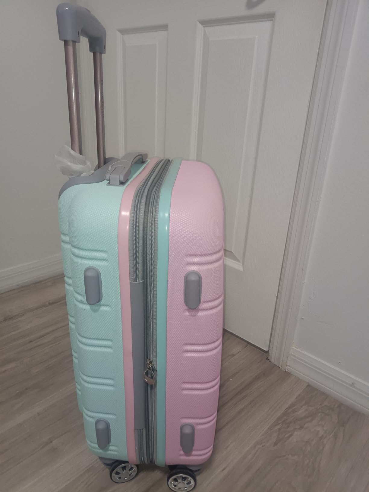 Rockland Melbourne Hardside Expandable Spinner Wheel Luggage, Mint, Carry-On 20-Inch customer photo 1