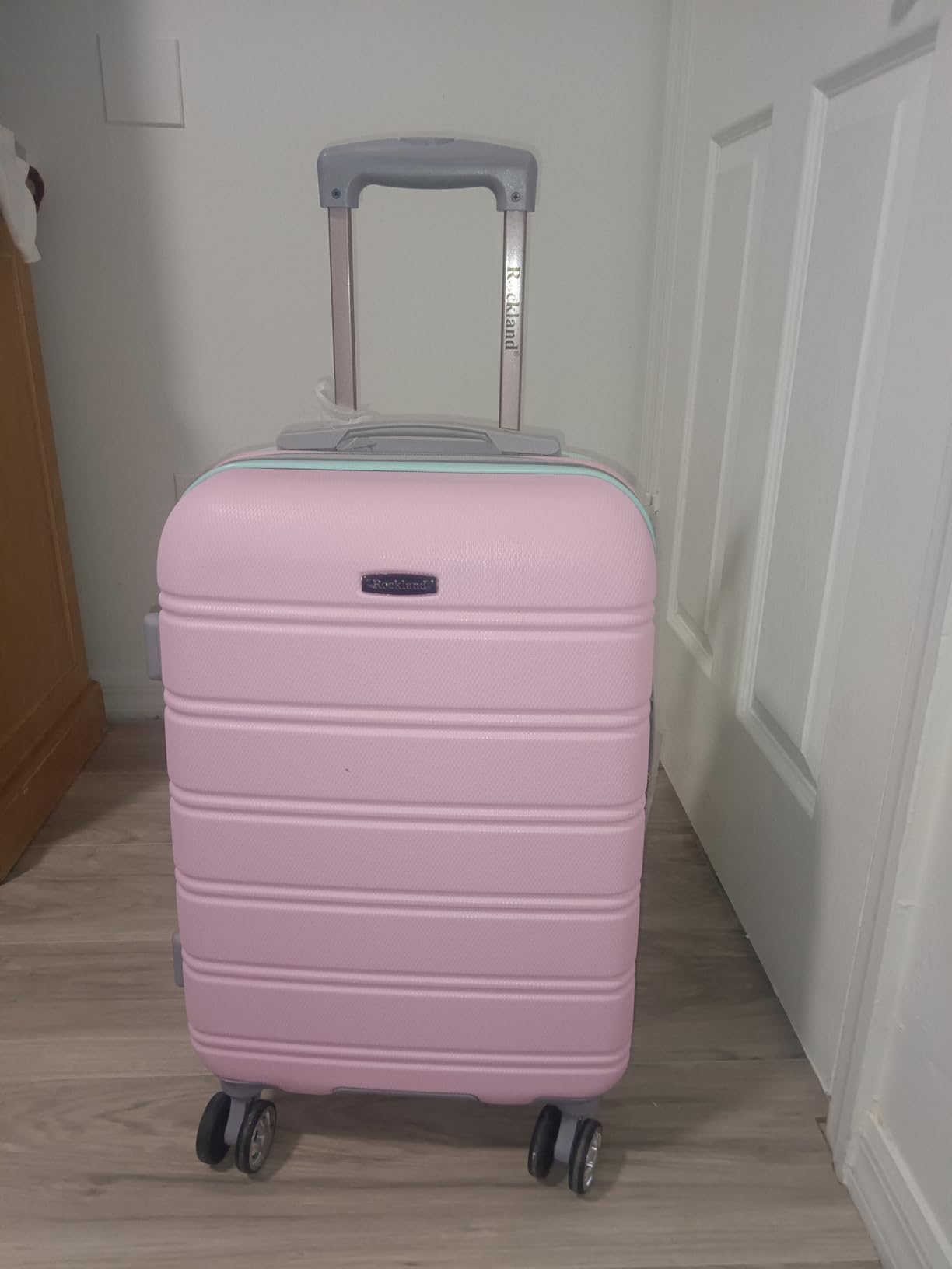 Rockland Melbourne Hardside Expandable Spinner Wheel Luggage, Mint, Carry-On 20-Inch customer photo 2