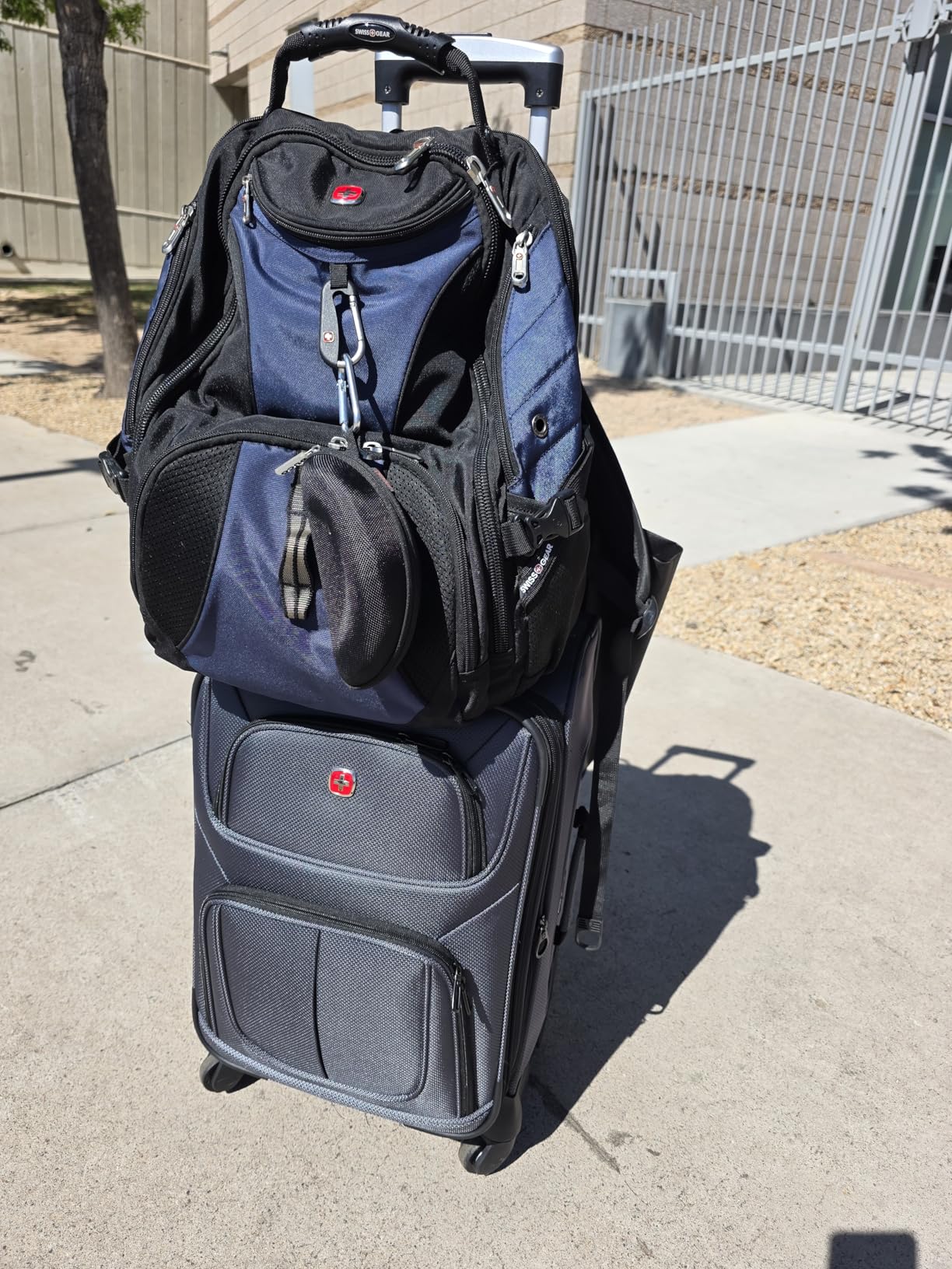 SWISSGEAR Sion Softside Expandable Spinner Luggage Durable Lightweight Travel Suitcase, Dark Grey, Carry-On 21-Inch customer photo 1