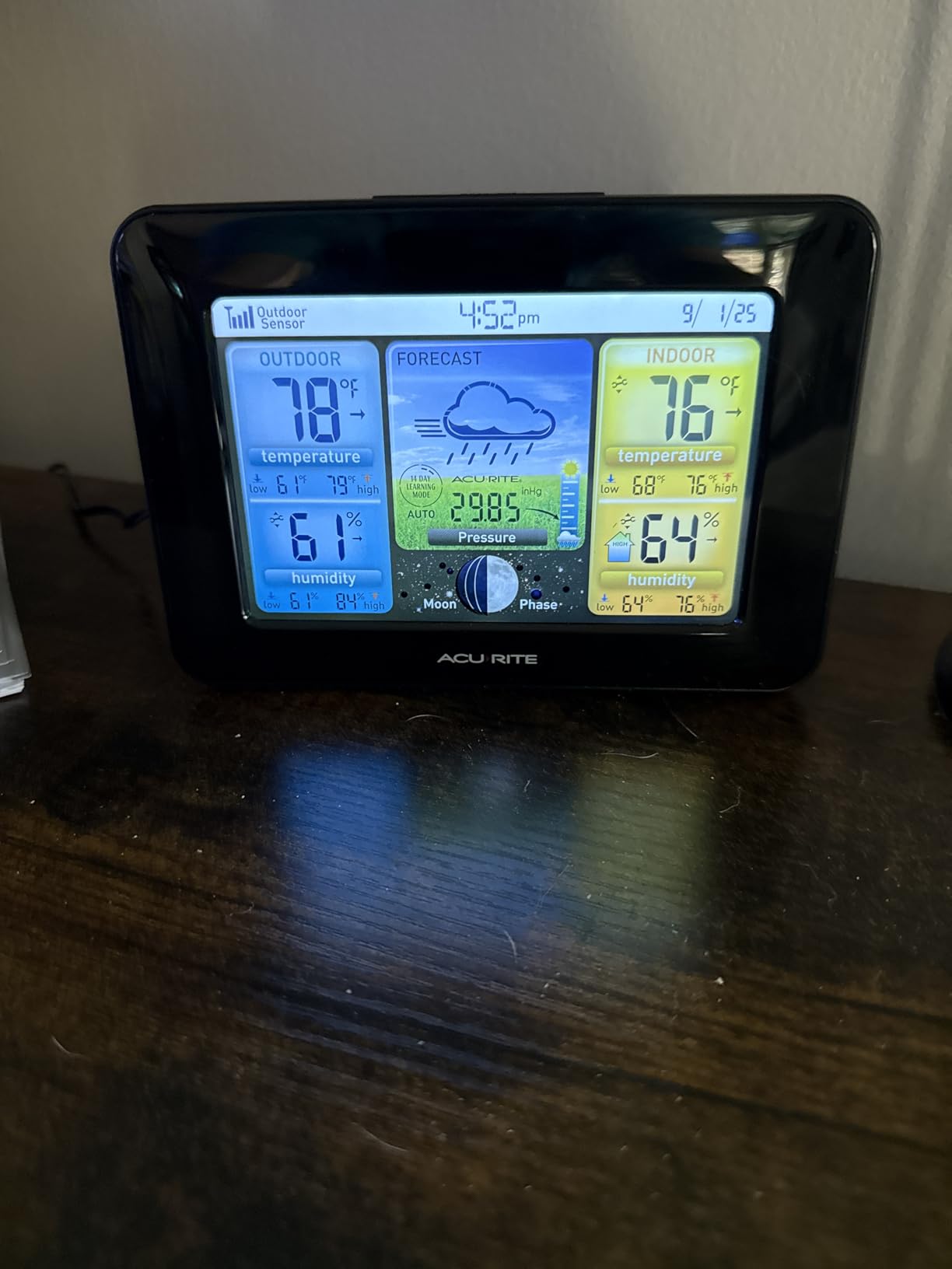 AcuRite Wireless Home Weather Station with Color Display, Indoor Outdoor Thermometer and Temperature Sensor (02077M) customer photo 2