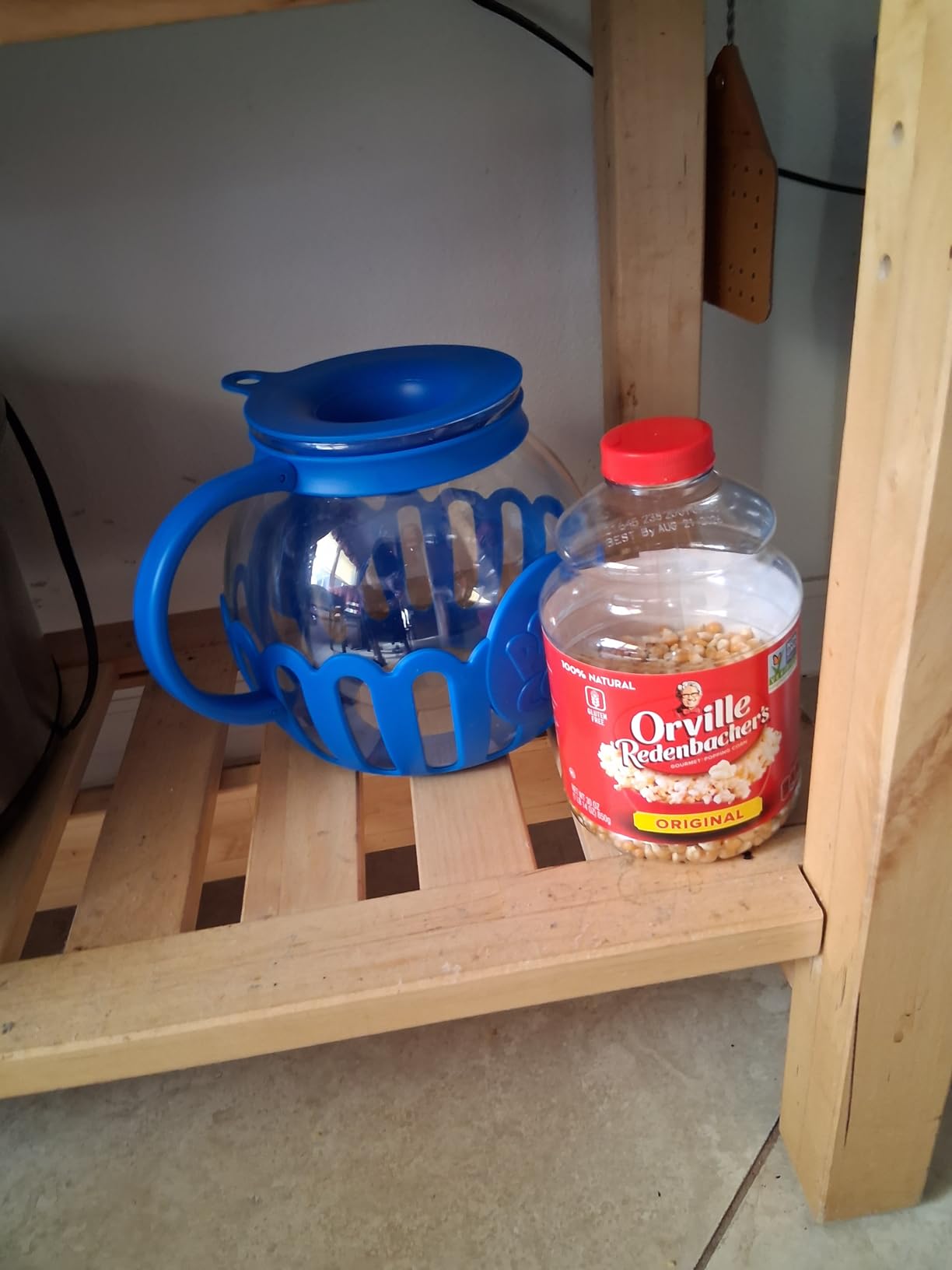 Ecolution Patented Micro-Pop Microwave Popcorn Popper with Temperature Safe Glass, 3-in-1 Lid Measures Kernels and Melts Butter, Made Without BPA, Dishwasher Safe, 3-Quart, Red customer photo 1