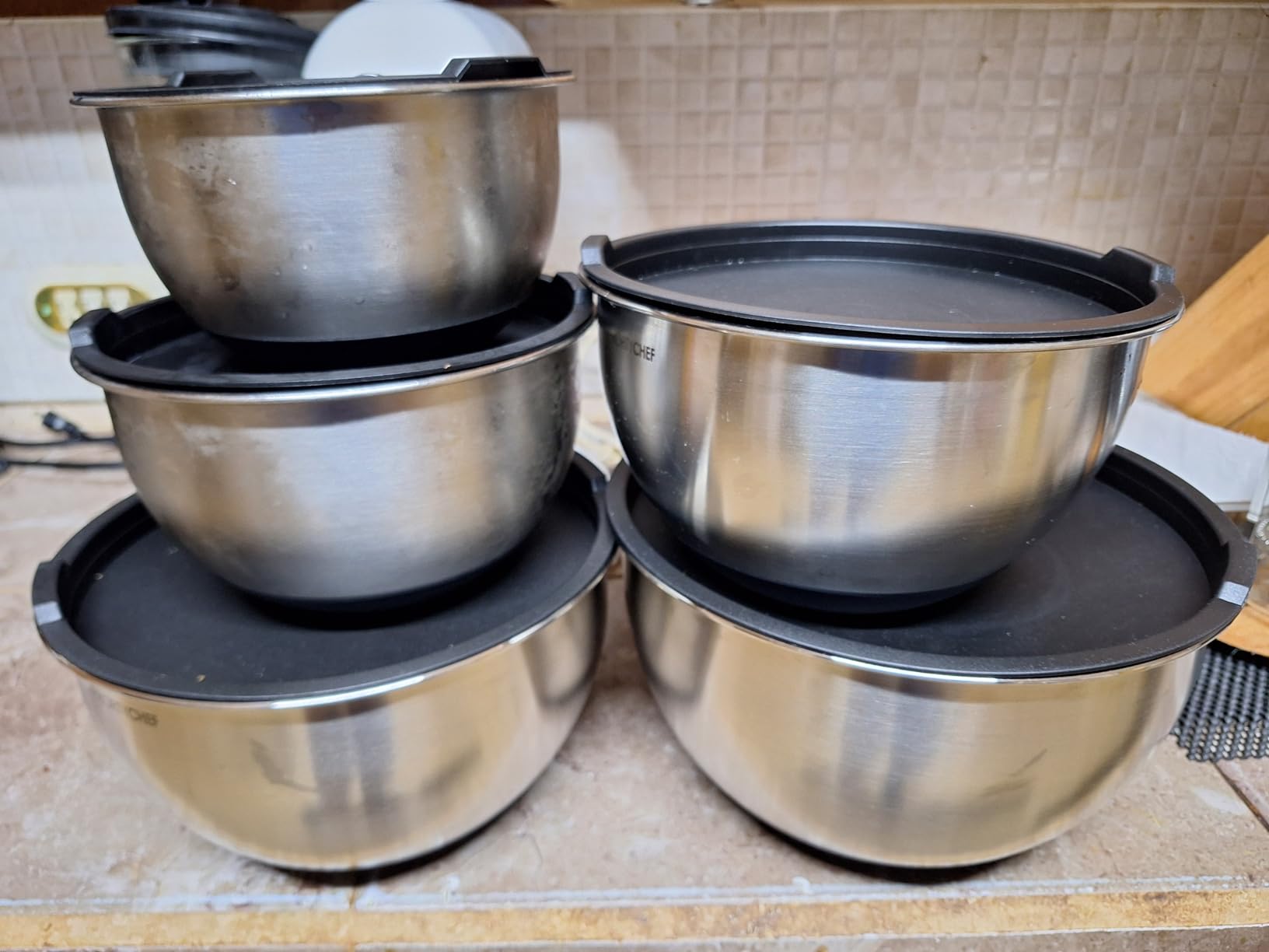 Priority Chef Premium Mixing Bowls With Lids Set, Airtight Lids, Thicker Stainless Steel, Non-Slip Base, 5 Nesting Steel Bowls for Kitchen, Large Prep Metal Bowl Set 1.5/2/3/4/5 Qt, Black customer photo 2