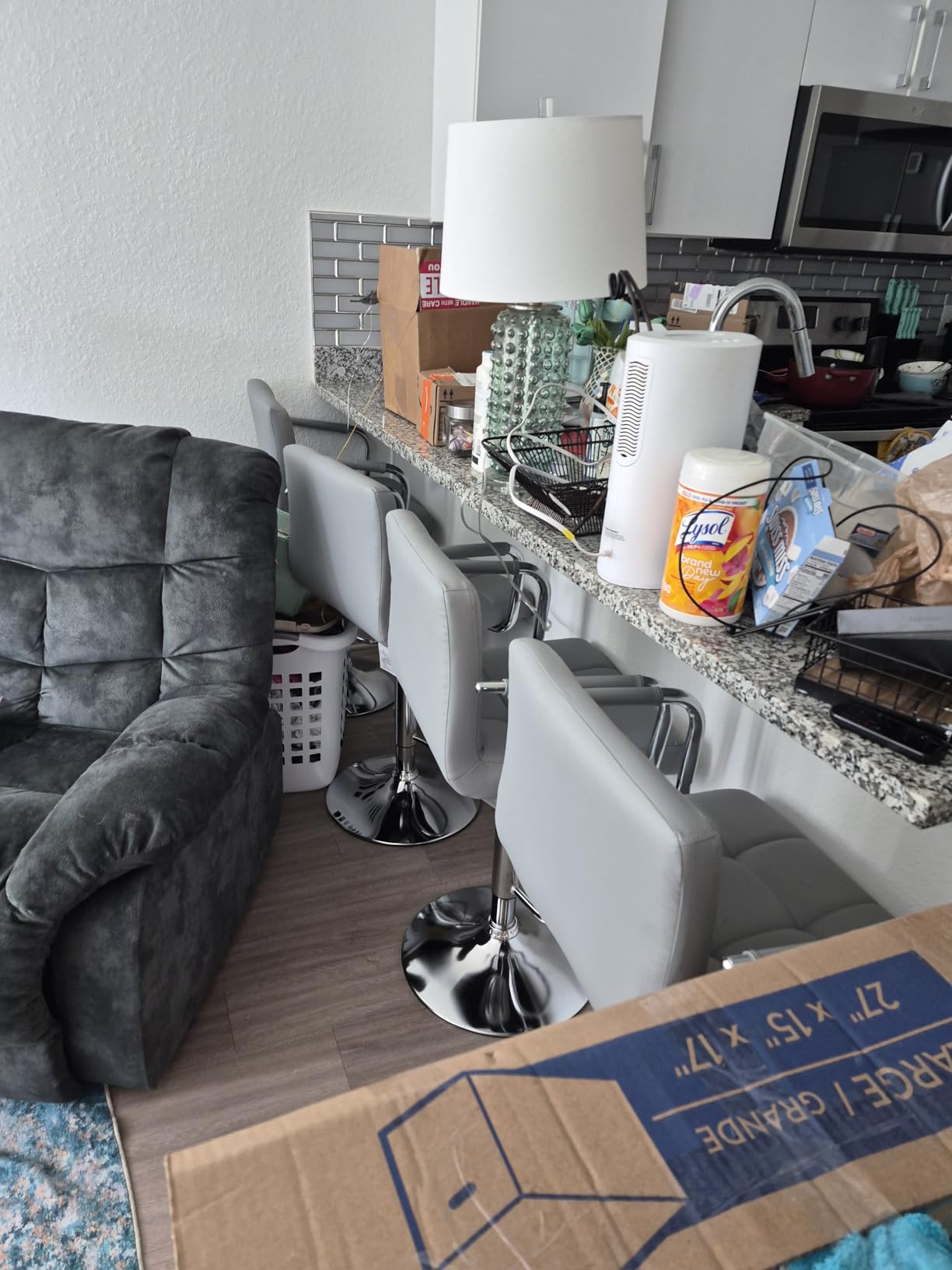 Yaheetech Bar Stools Set of 2, PU Leather Height Adjustable Swivel Barstools, Hydraulic Kitchen Counter Height Bar Chairs with Armrest and Back for Kitchen, Dining Room, Black customer photo 2