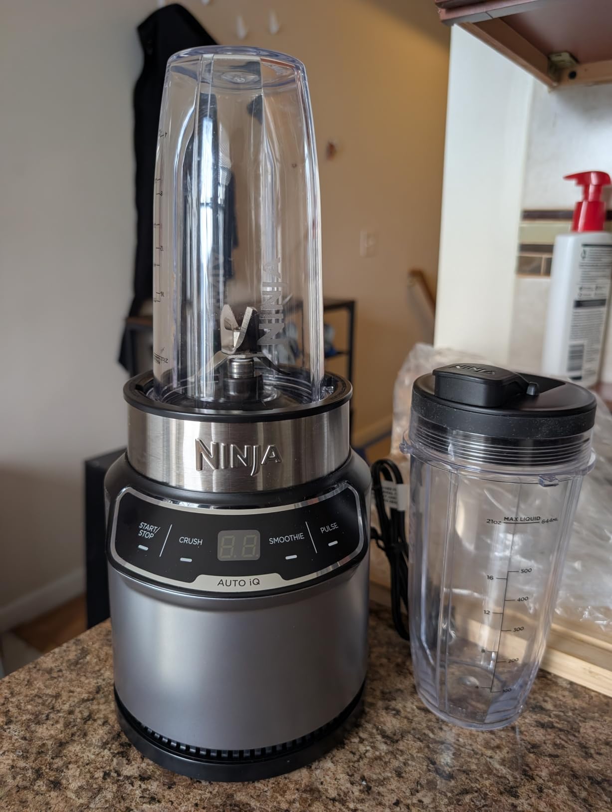 Ninja Fit Compact Personal Blender | For Smoothies, Shakes & Frozen Drinks | (2) 16-oz. To-Go Cups with Spout Lids | 700-Watt Countertop | Black | QB3001SS customer photo 2