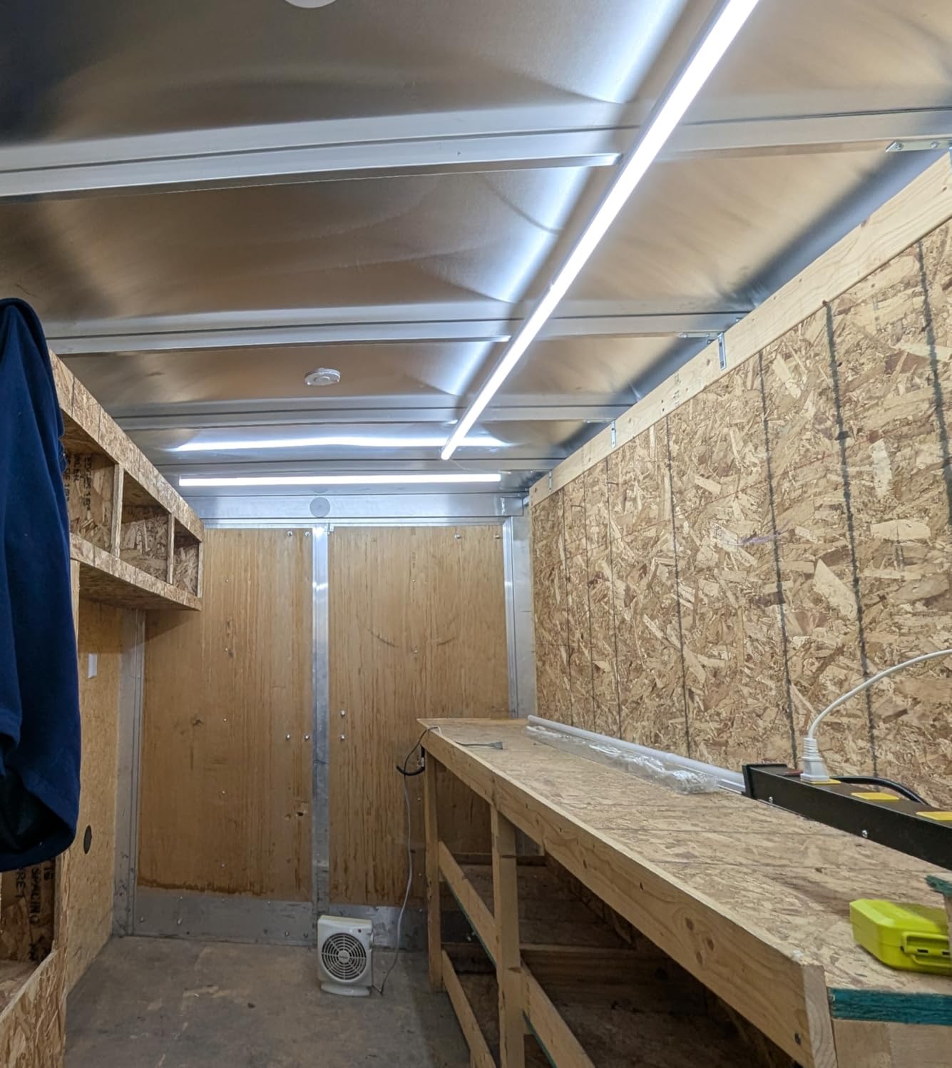 Barrina (6 Pack LED T5 Integrated Single Fixture, 4FT, 2200lm, 6500K Super Bright White, 20W Utility LED Shop Light, Ceiling and Under Cabinet Light, Corded Electric with ON/Off Switch, ETL Listed customer photo 1