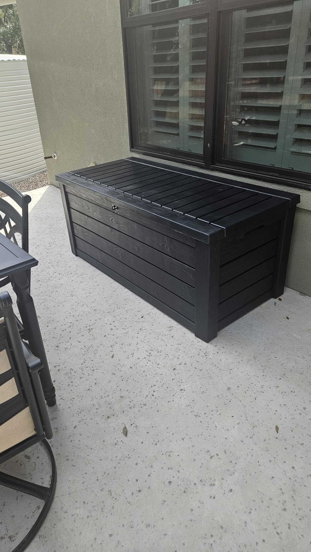 Keter 150 Gallon Resin Large Deck Box Organization and Storage Box for Patio, Outdoor Cushions, Garden Tools, Brown customer photo 1