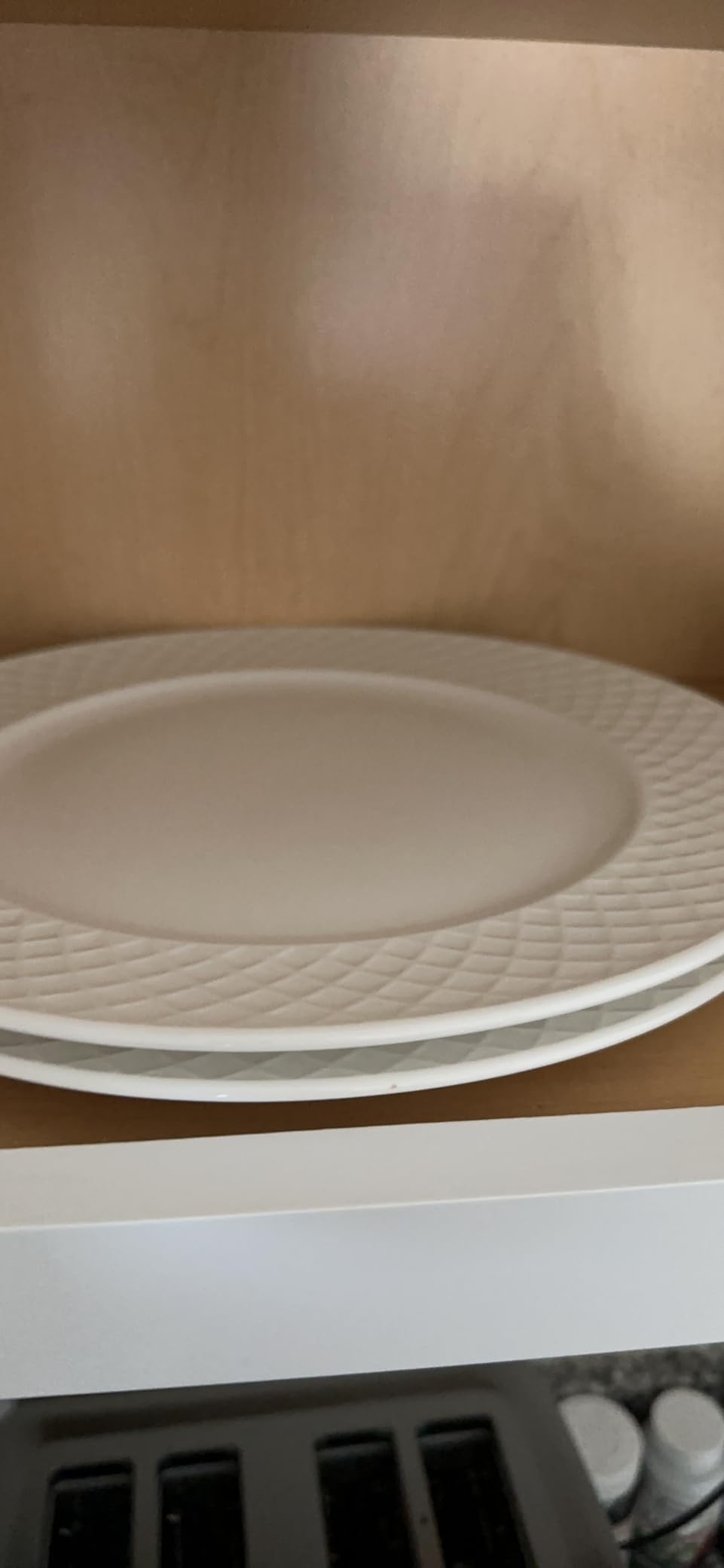 Mikasa Trellis 16-Piece Bone China Dinnerware Set, White, Includes Dinner Plates, Salad Plates, Cereal Bowls and Mugs, Dishwasher Safe customer photo 1