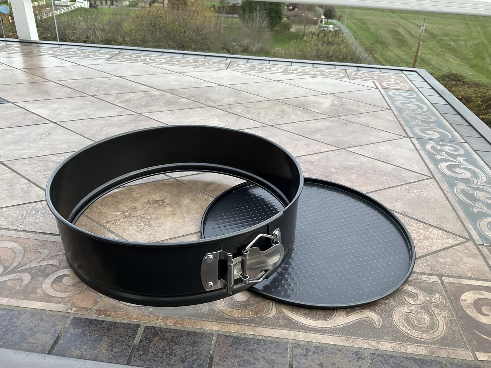 HIWARE 9 Inch Non-stick Cheesecake Pan Springform Pan with Removable Bottom/Leakproof customer photo 2