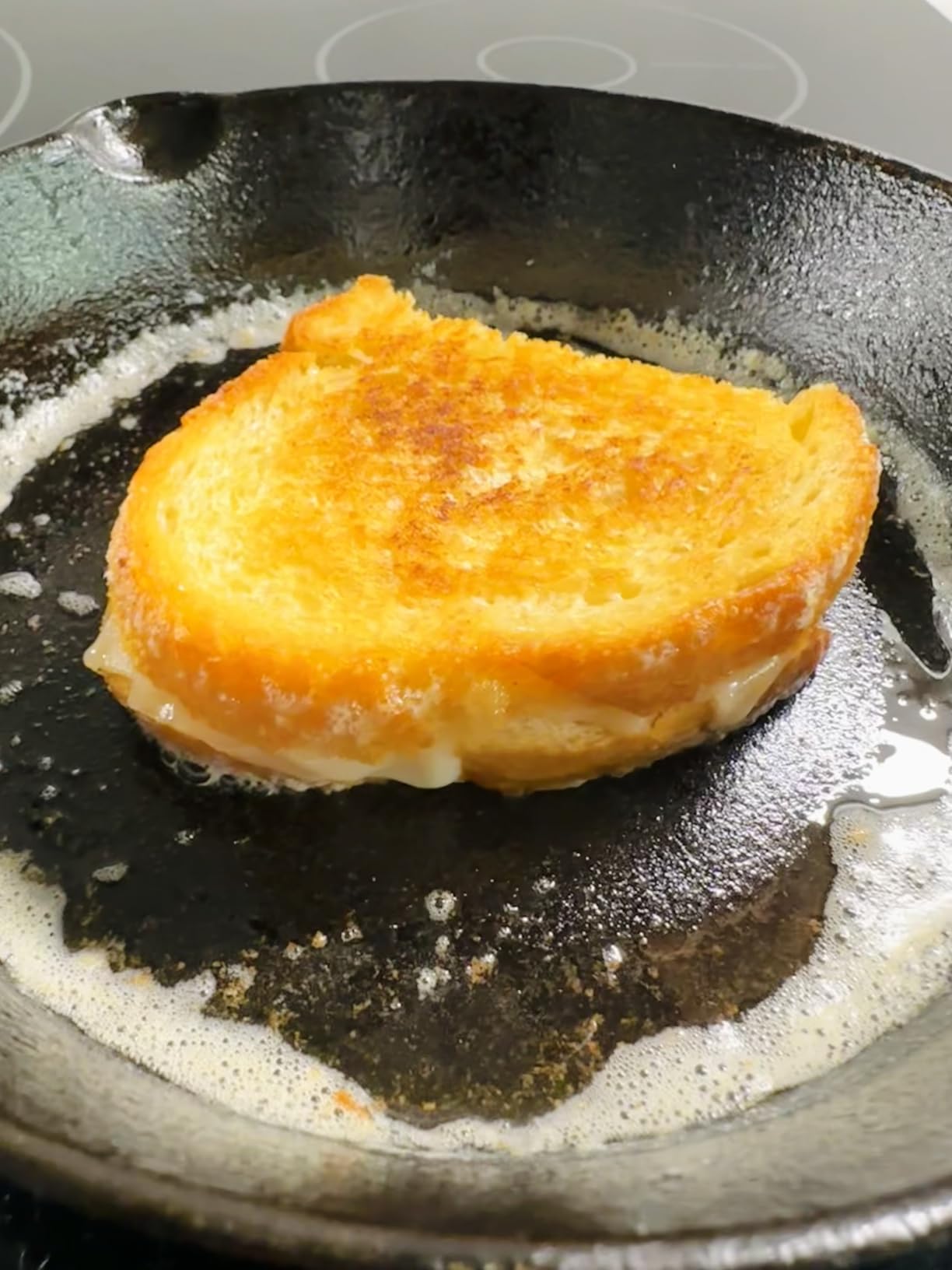 Utopia Kitchen Cast iron Skillets 3 Piece Set, Chefs Pan, Pre Seasoned Cast iron Skillets, 6, 8 & 10 Inches, Easy Use in the Oven, Stove, Grill, or Campfire, Black customer photo 1