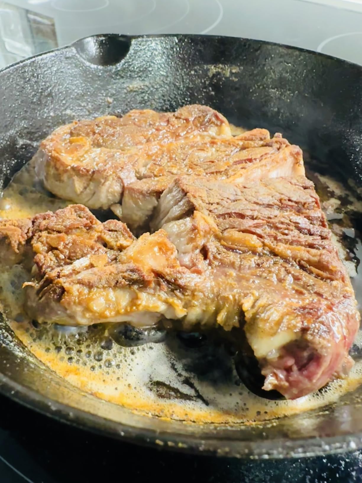 Utopia Kitchen Cast iron Skillets 3 Piece Set, Chefs Pan, Pre Seasoned Cast iron Skillets, 6, 8 & 10 Inches, Easy Use in the Oven, Stove, Grill, or Campfire, Black customer photo 2