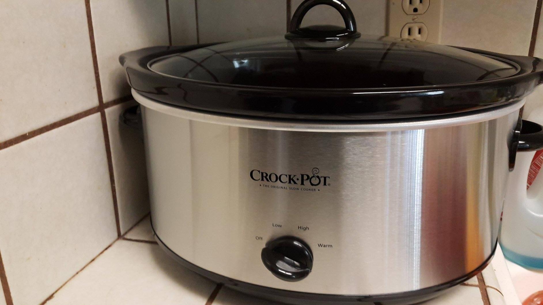 Crock-Pot 8-Quart Manual Slow Cooker, XL Family Size Serves 10+ People, Removable Stoneware with Warming Setting, Dishwasher Safe for Easy Cleanup, Red customer photo 2