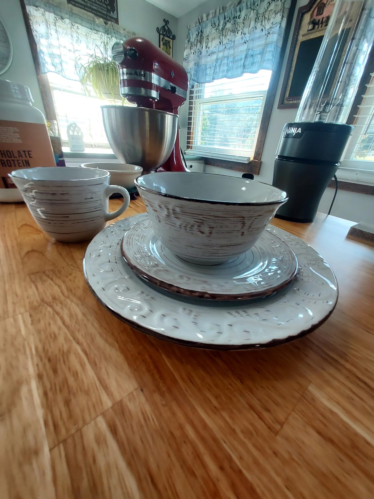 Pfaltzgraff Trellis White 16-Piece Stoneware Dinnerware Set, Service for 4, Distressed White Finish, Microwave & Dishwasher Safe Plates and Bowls customer photo 2