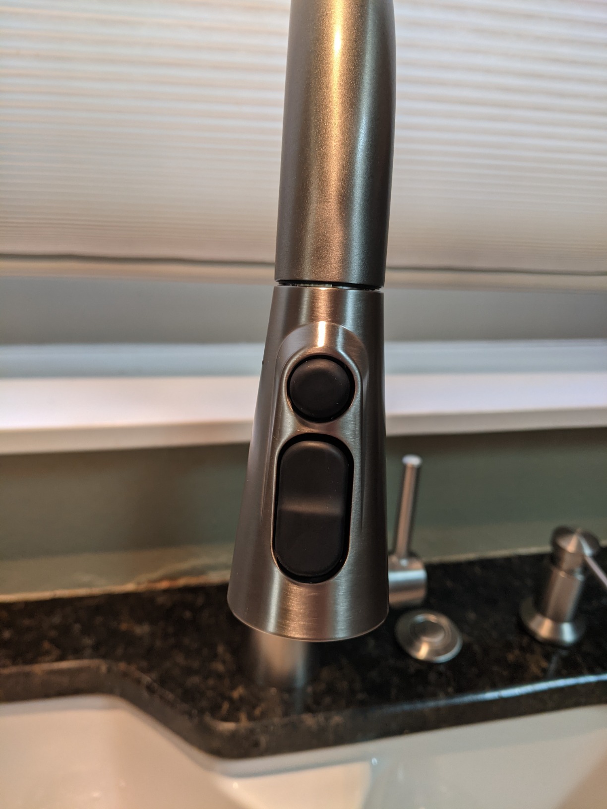 Moen Sleek Spot Resist Stainless One-Handle, Single-Hole Pulldown Kitchen Faucet with PowerBoost Technology for Faster Water Flow, Modern Kitchen Sink Faucet with Pulldown Sprayer, 7864SRS customer photo 1