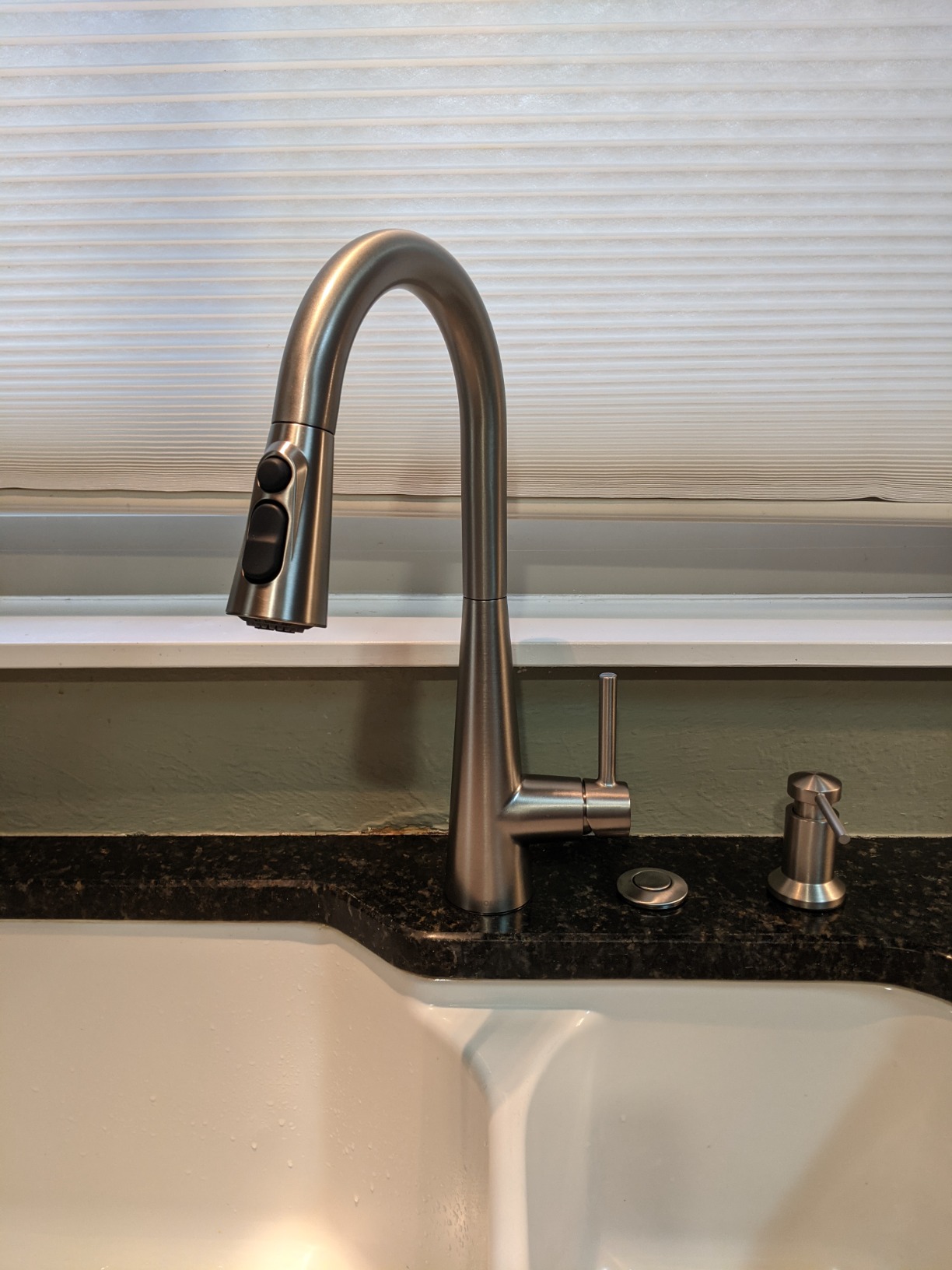 Moen Sleek Spot Resist Stainless One-Handle, Single-Hole Pulldown Kitchen Faucet with PowerBoost Technology for Faster Water Flow, Modern Kitchen Sink Faucet with Pulldown Sprayer, 7864SRS customer photo 2
