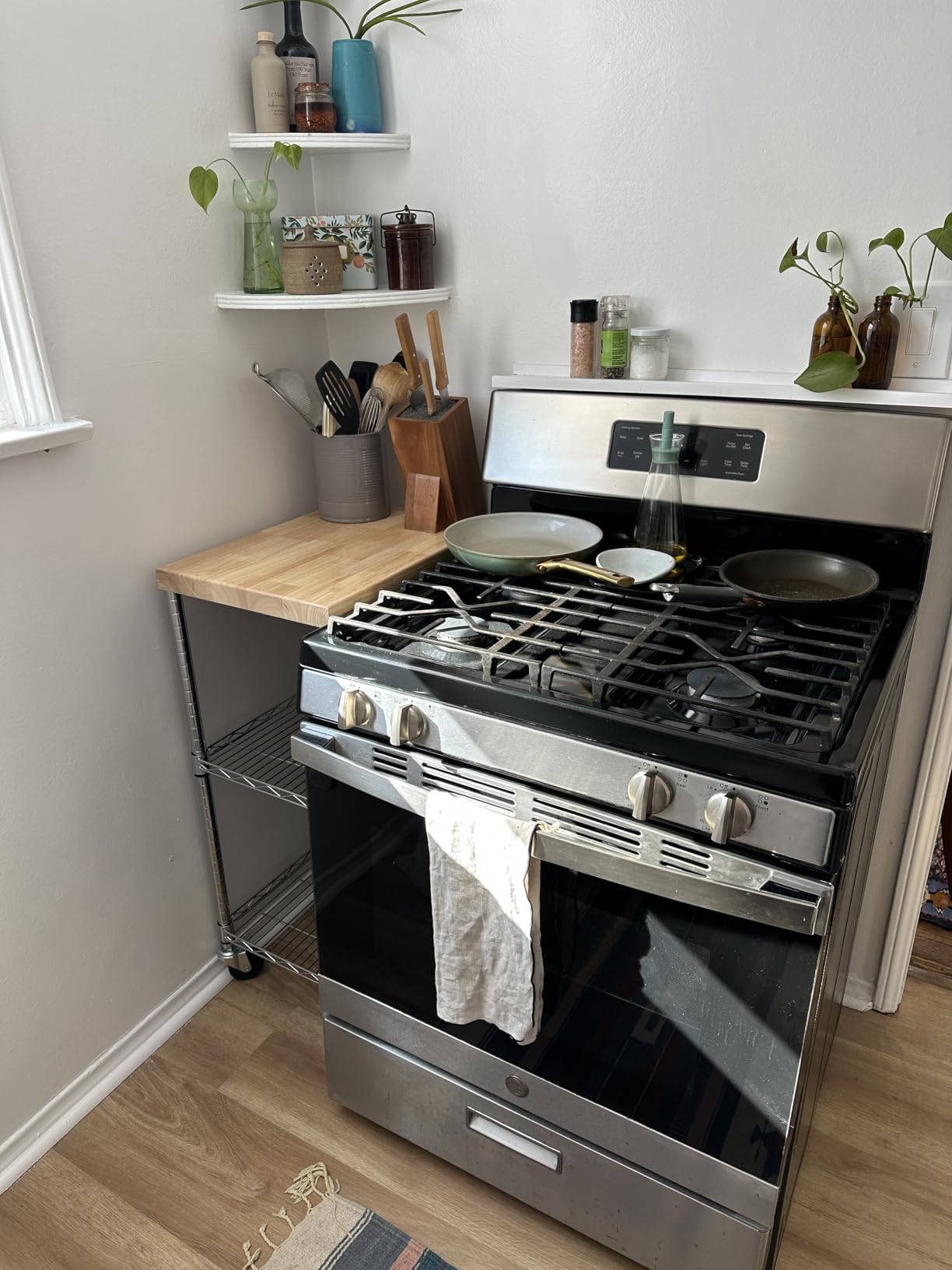 Amazon Basics Portable Kitchen 3-Tier Storage Rack on Caster Wheels with Adjustable 2 Shelves, 175 Pound Capacity, 21 x 15 x 36.7 inches (LxWxH), Wood/Chrome customer photo 1