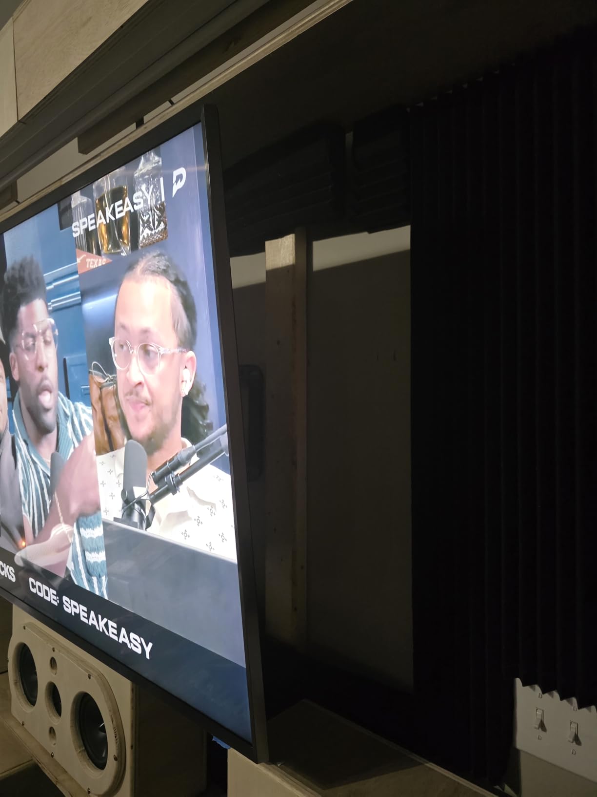 ECHOGEAR MaxMotion TV Wall Mount for Large TVs 42