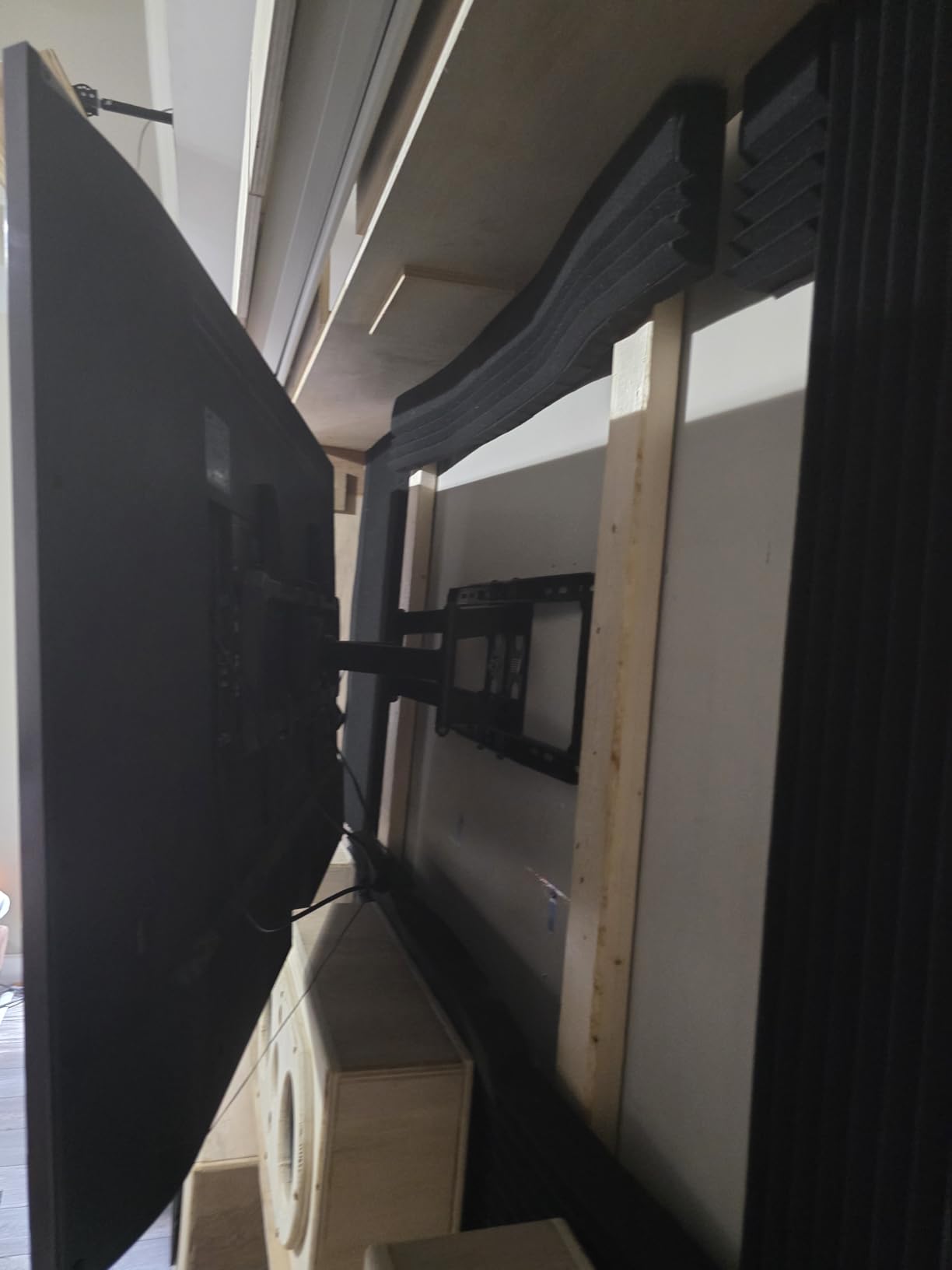 ECHOGEAR MaxMotion TV Wall Mount for Large TVs 42