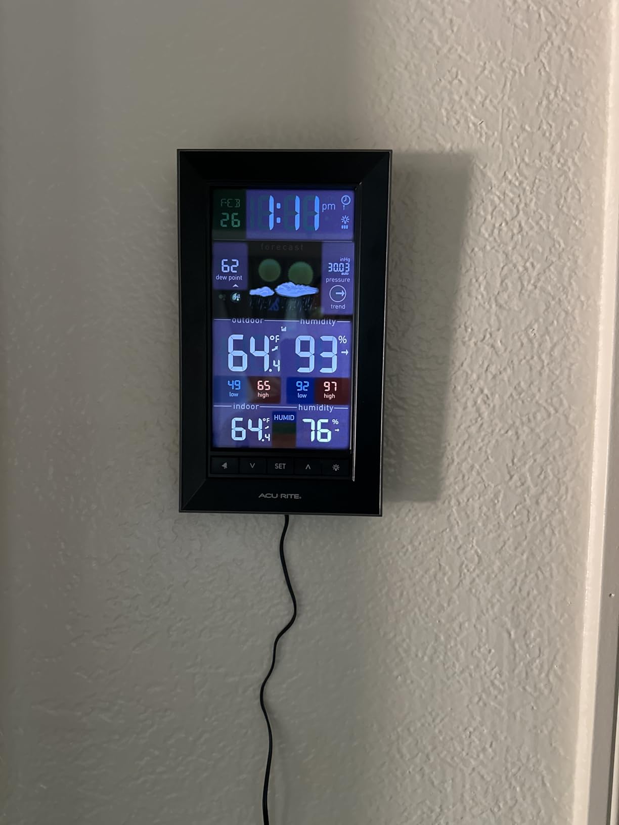 AcuRite Digital Vertical Weather Forecaster with Indoor/Outdoor Temperature, Humidity, and Date and Time (01121M), BLACK customer photo 1