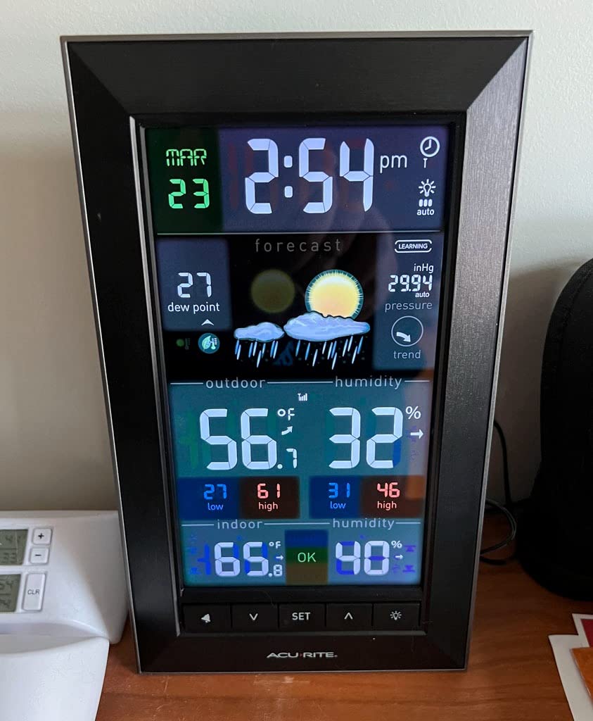 AcuRite Digital Vertical Weather Forecaster with Indoor/Outdoor Temperature, Humidity, and Date and Time (01121M), BLACK customer photo 2