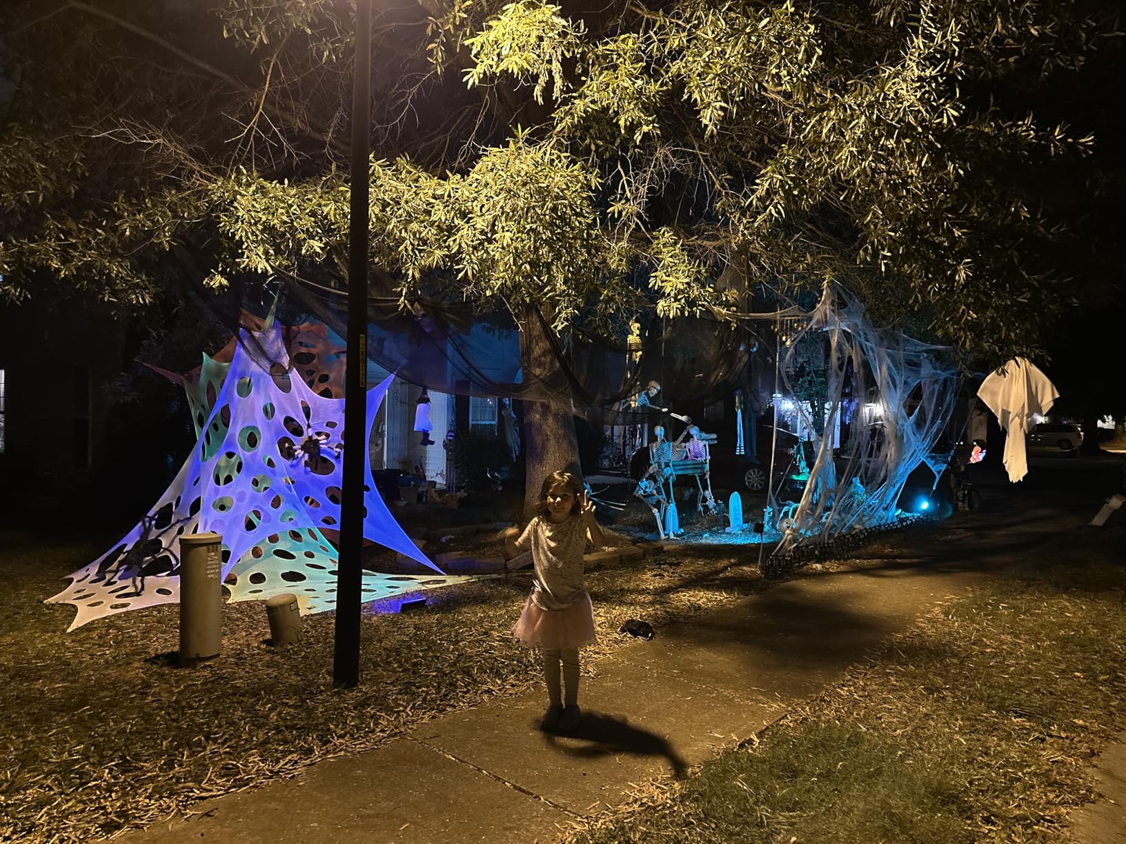 JOYIN Halloween Outdoor Decorations Giant Spider, 5 Ft Large Spider for Yard Lawn Garden Patio Scary Halloween Outside Decor, Indoor Haunted House Prop and Home Party Decor, Black customer photo 2