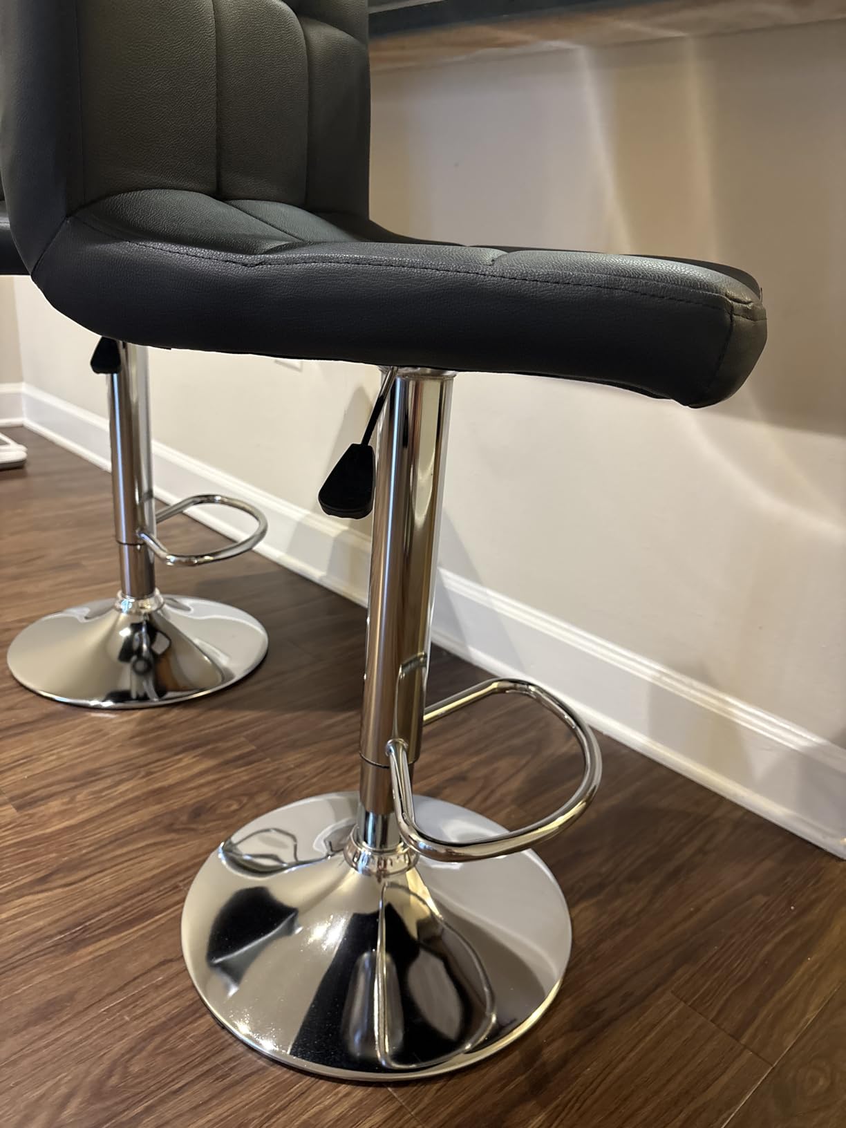 BestOffice Bar Stools Set of 2, Adjustable PU Leather Swivel Barstools, Modern Counter Stools with Back and Footrest, Counter Height Barstools for Bar, Kitchen and Dining Room customer photo 1